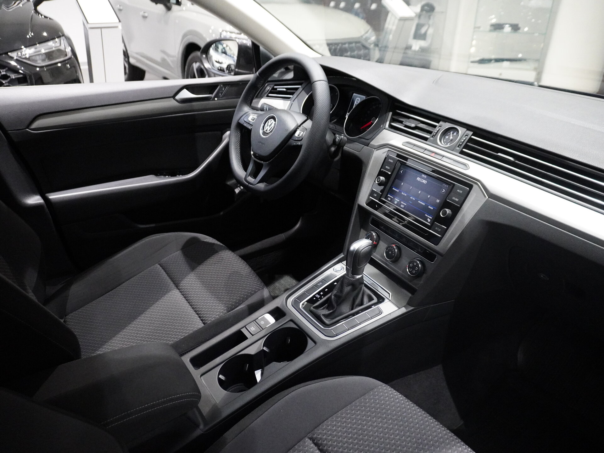 Автомобиль Volkswagen Passat 1.4 AMT (125 л.с.) - 11