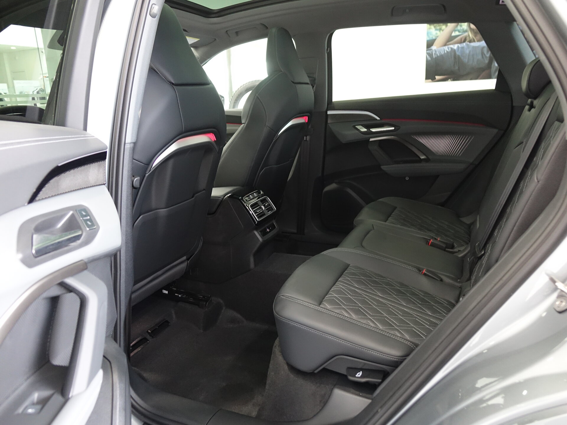 Автомобиль Audi Q5 L 2.0 AMT (204 л.с.) 4WD - 18