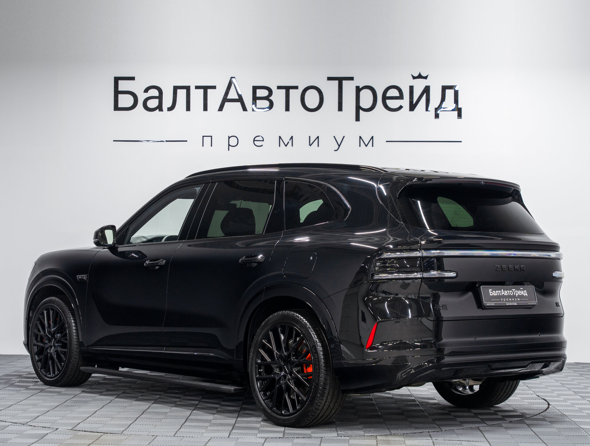 Автомобиль Zeekr 8X 70 kWh 2.0hyb AT (898 л.с.) 4WD - 10