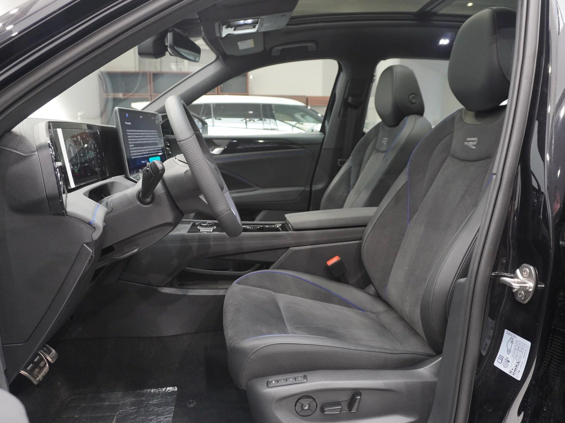 Автомобиль Volkswagen Tiguan L Pro 2.0 AMT (220 л.с.) 4WD - 15