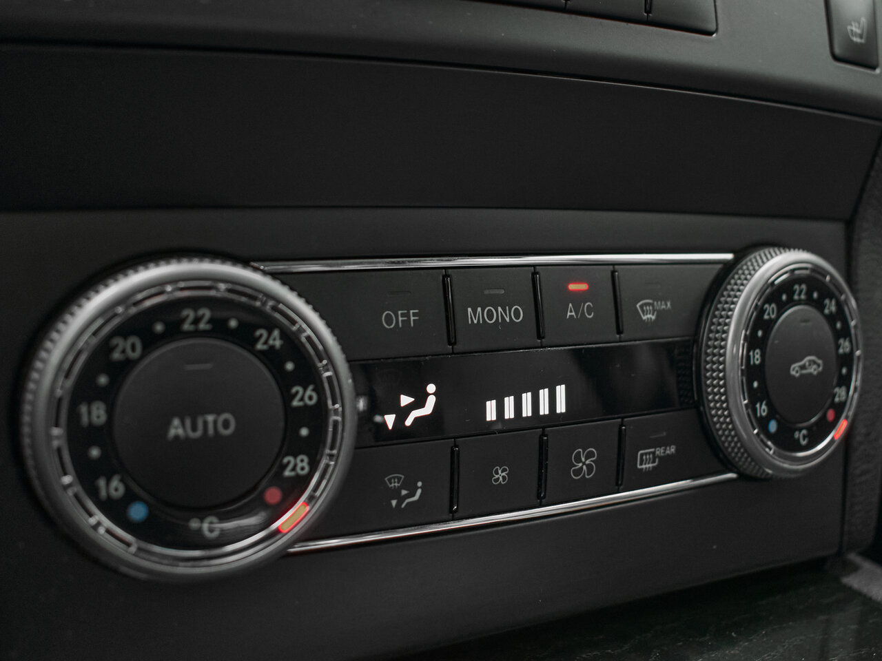 Купить Mercedes-Benz GLK-Класс 300 3.0 AT (231 л.с.) 4WD, 2011 в Екатеренбурге