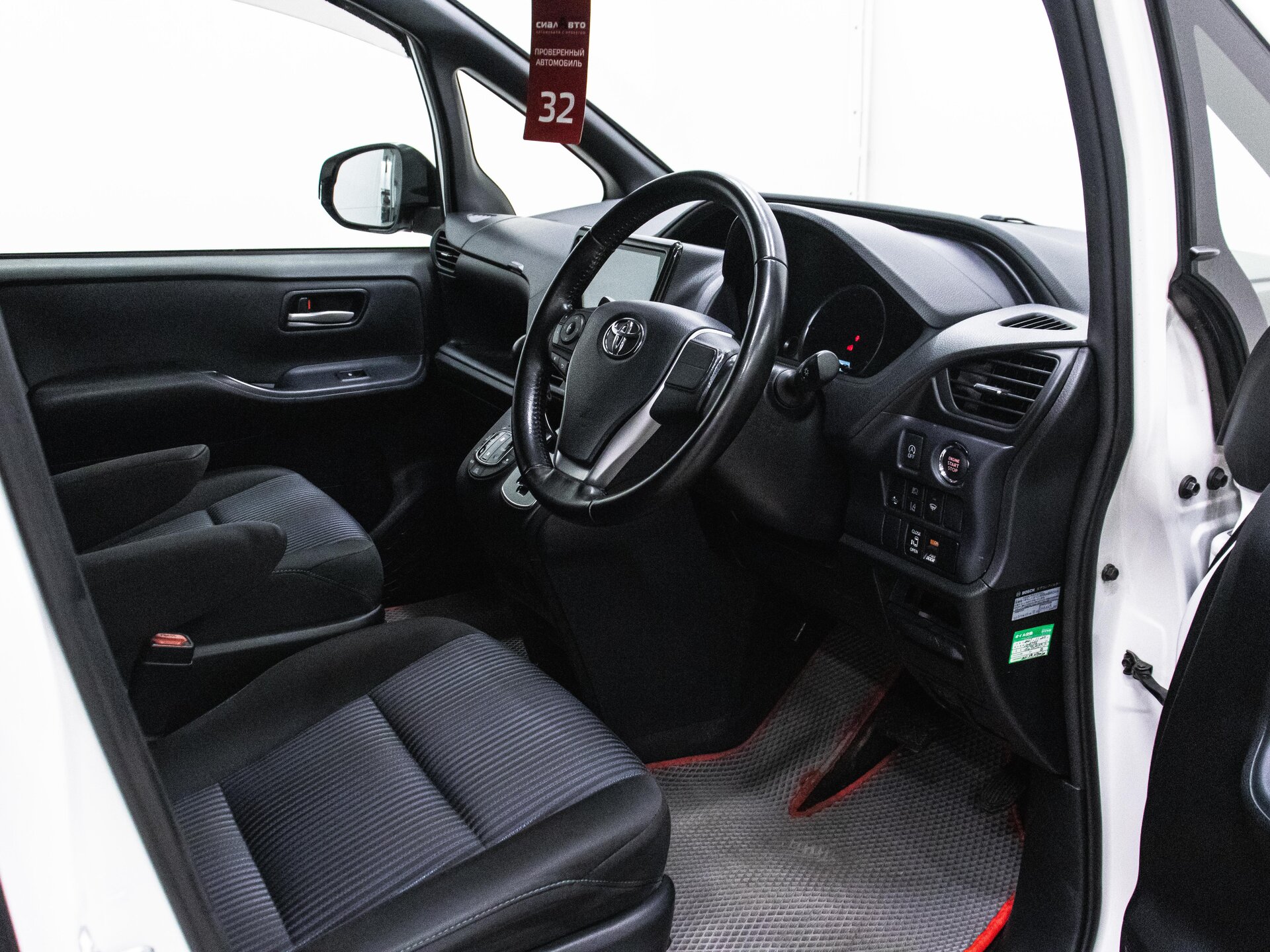 Toyota Noah 2017 17