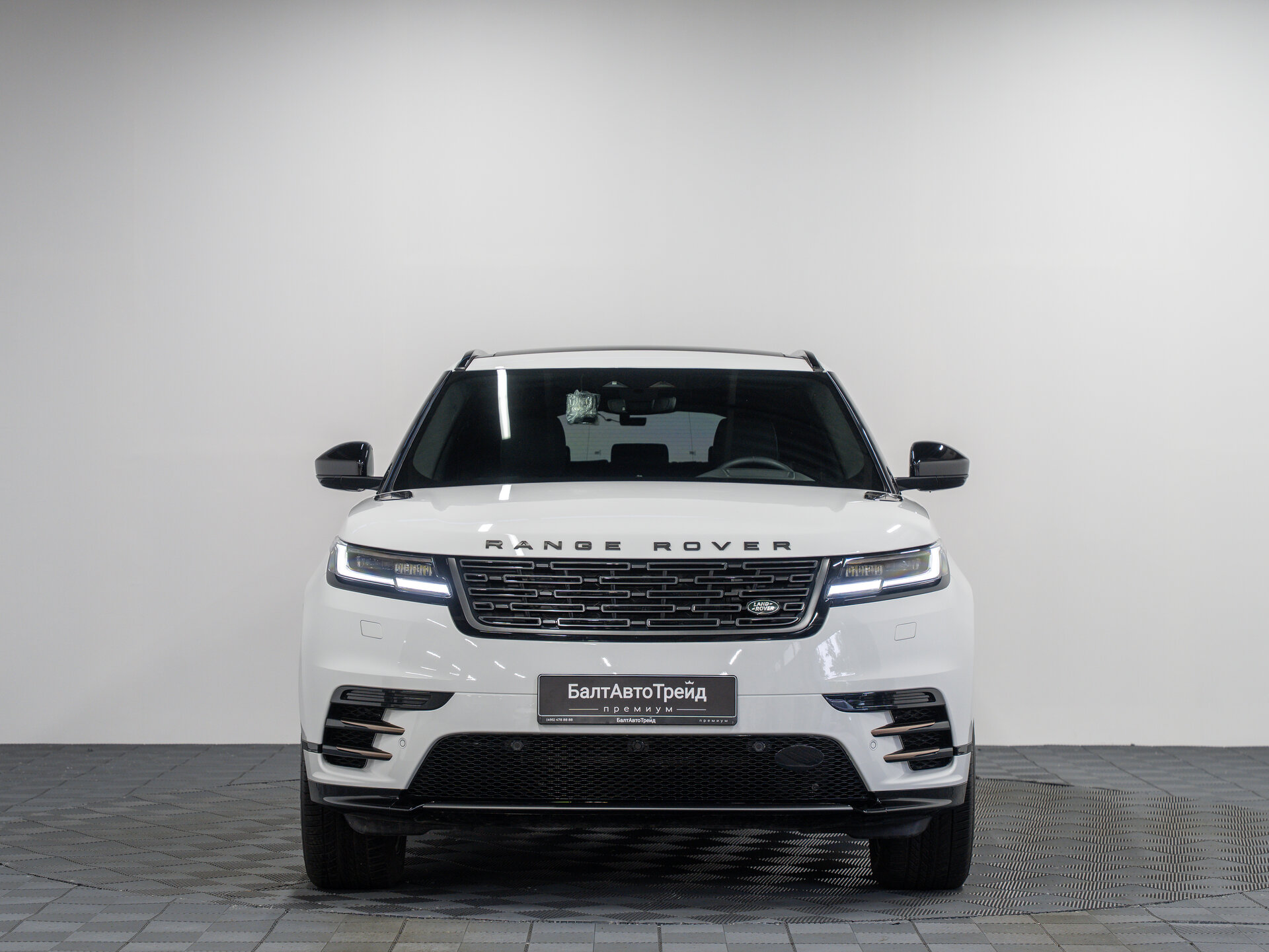 Автомобиль Land Rover Range Rover Velar 2.0 AT (250 л.с.) 4WD - 4