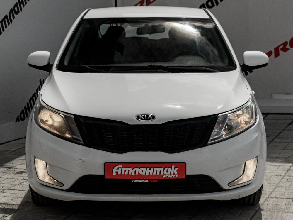 Купить Kia Rio 5-speed 1.6 MT (123 л.с.), 2014 в Екатеренбурге