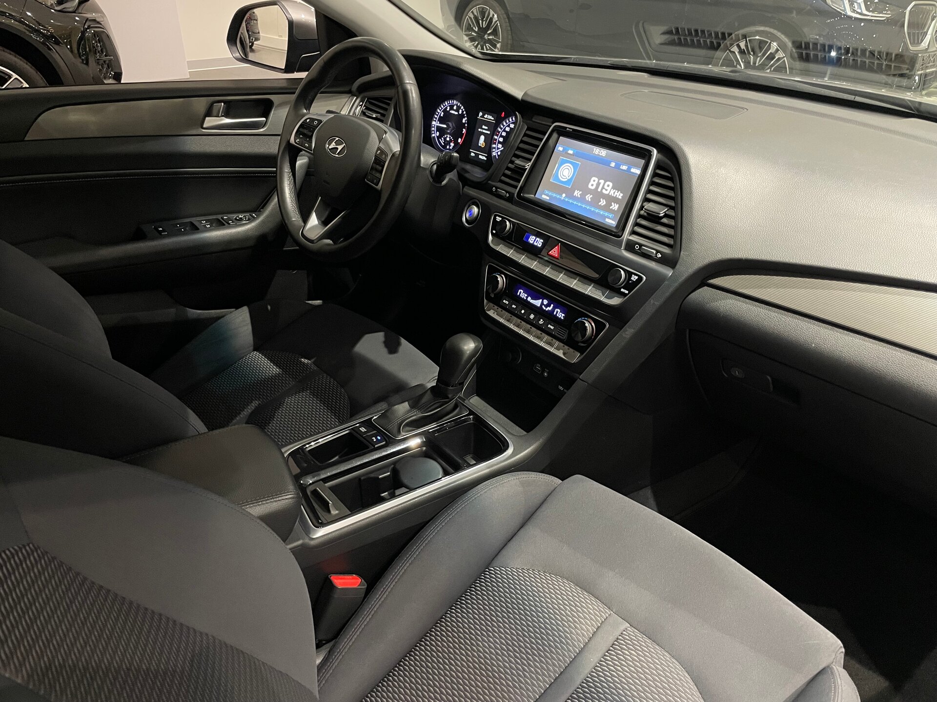 Автомобиль Hyundai Sonata 2.0 AT (150 л.с.) - 11