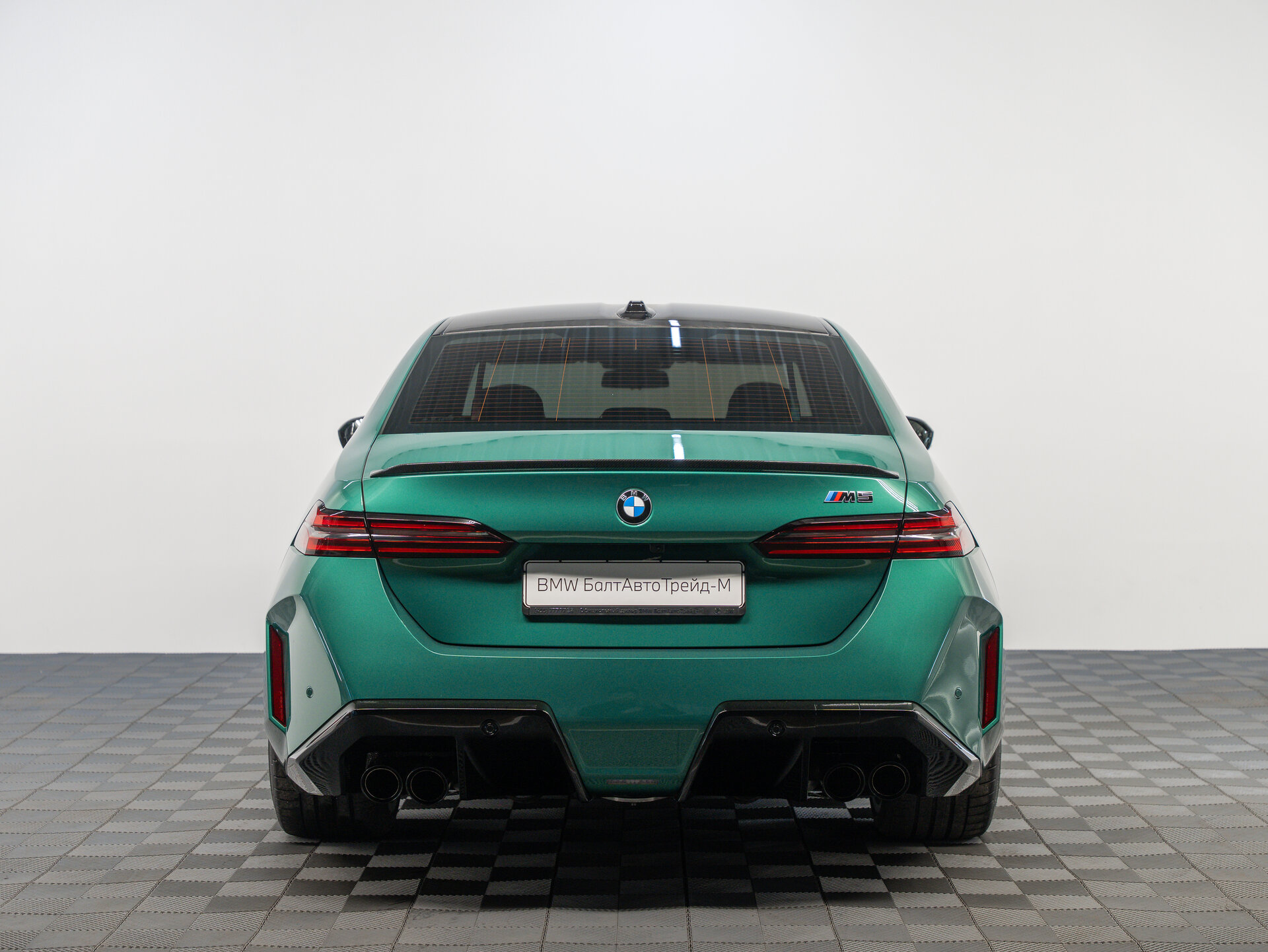Автомобиль BMW M5 4.4hyb AT (727 л.с.) 4WD - 6