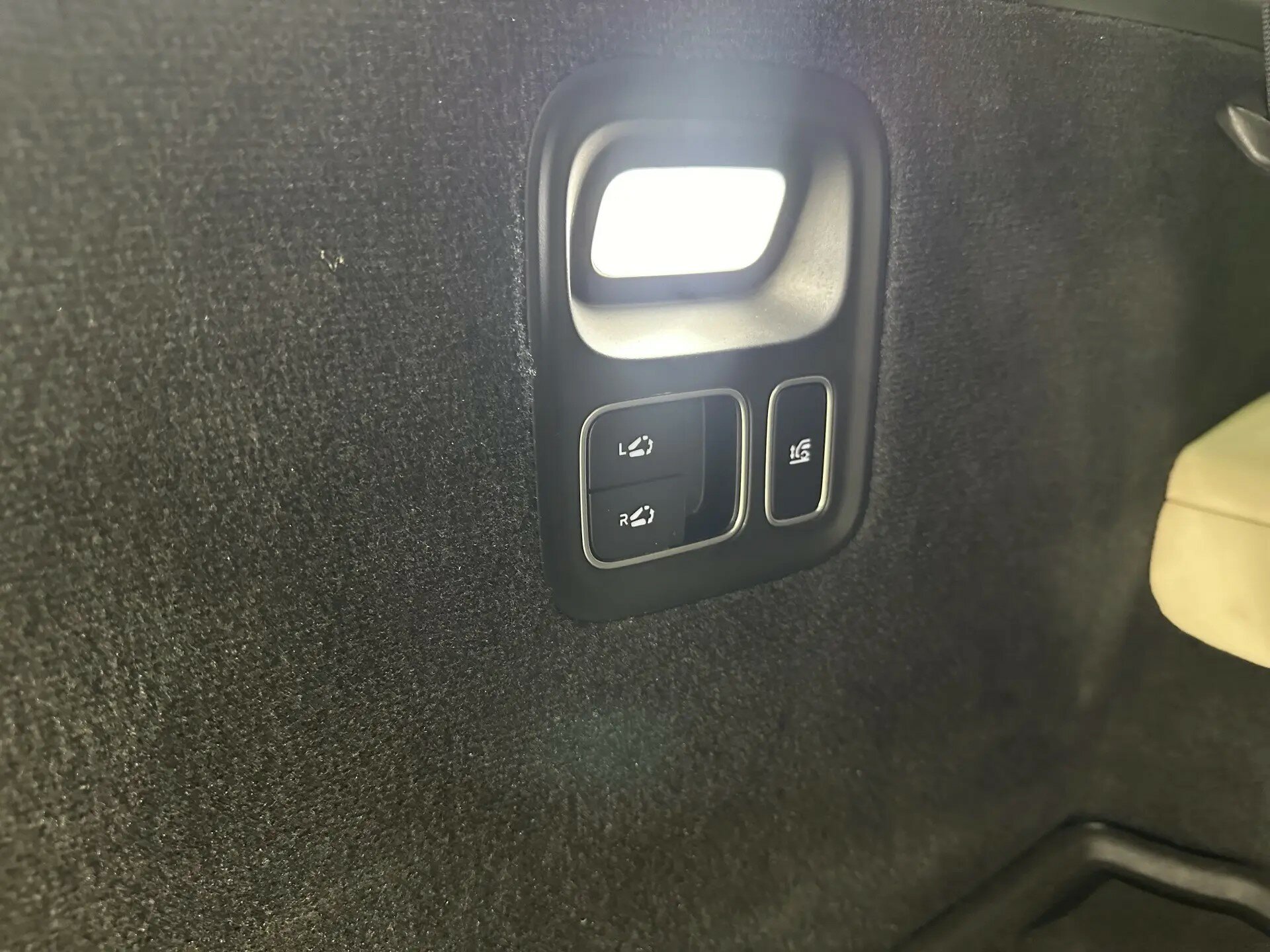 Автомобиль LiXiang L9 44.5 kWh 1.5hyb AT (449 л.с.) 4WD - 15