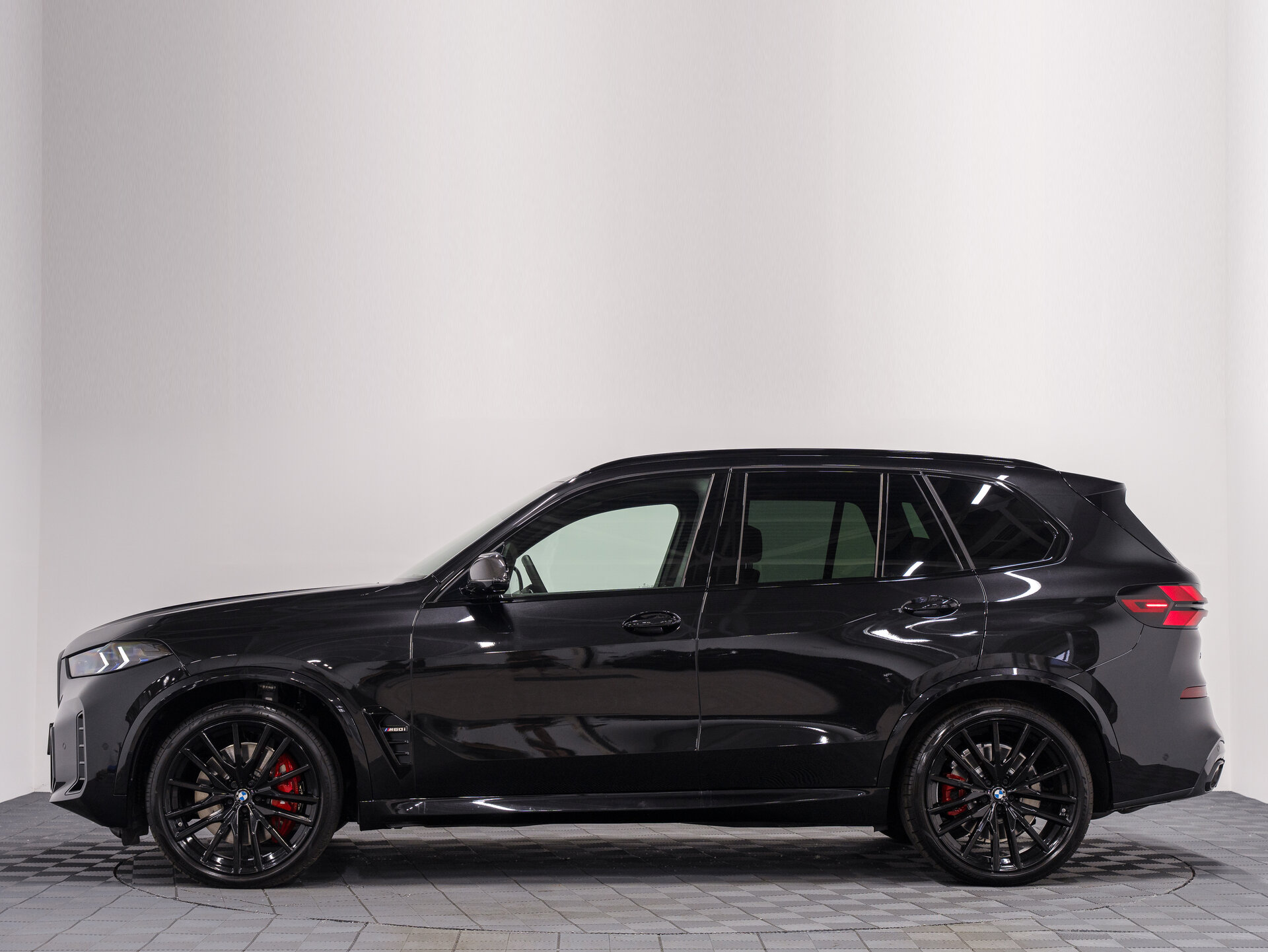 Автомобиль BMW X5 M60i 4.4 AT (530 л.с.) 4WD - 11