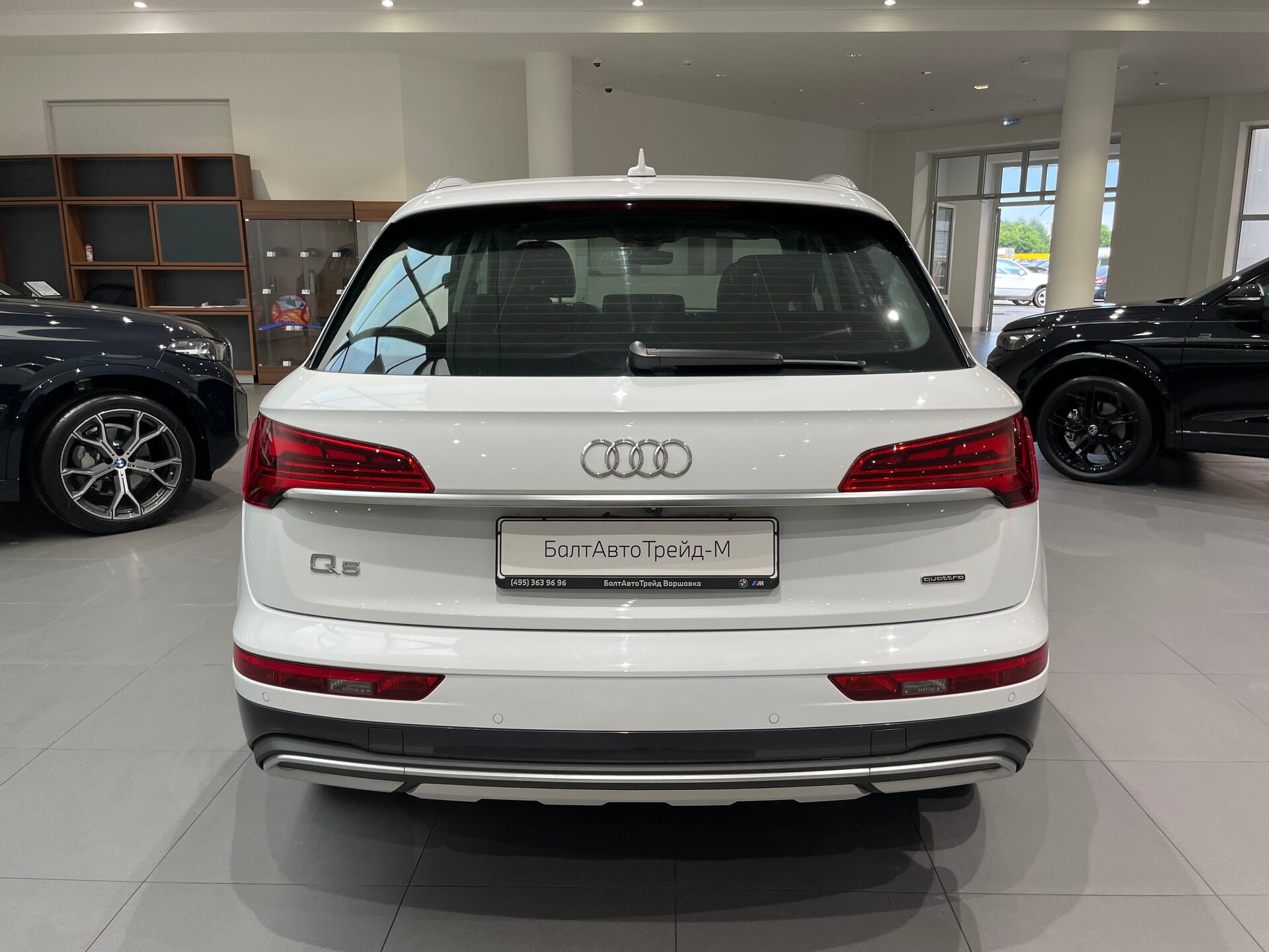 Автомобиль Audi Q5 45 TFSI 2.0 AMT (249 л.с.) 4WD - 5