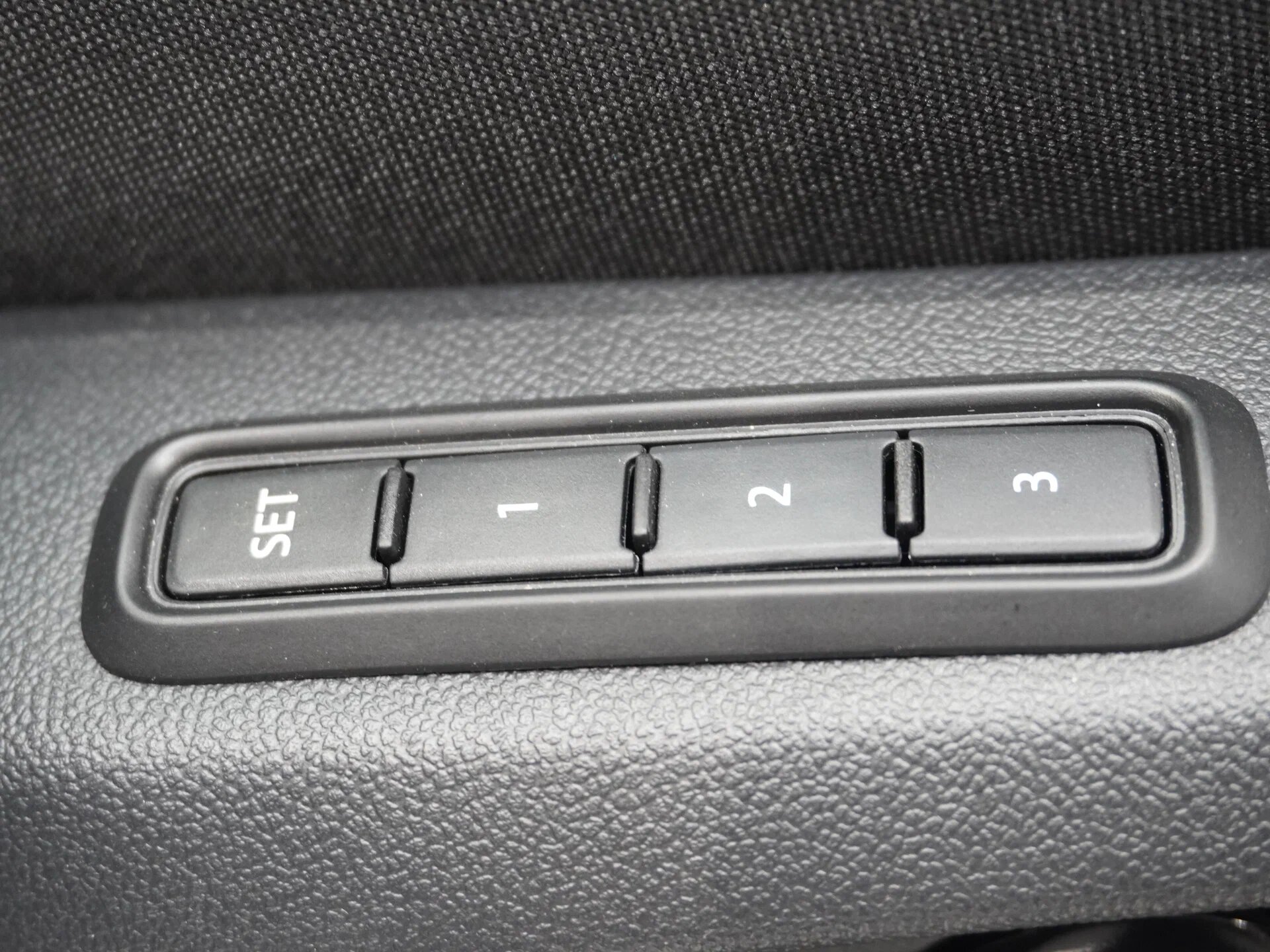 Автомобиль Volkswagen Tiguan L Pro 2.0 AMT (220 л.с.) 4WD - 19