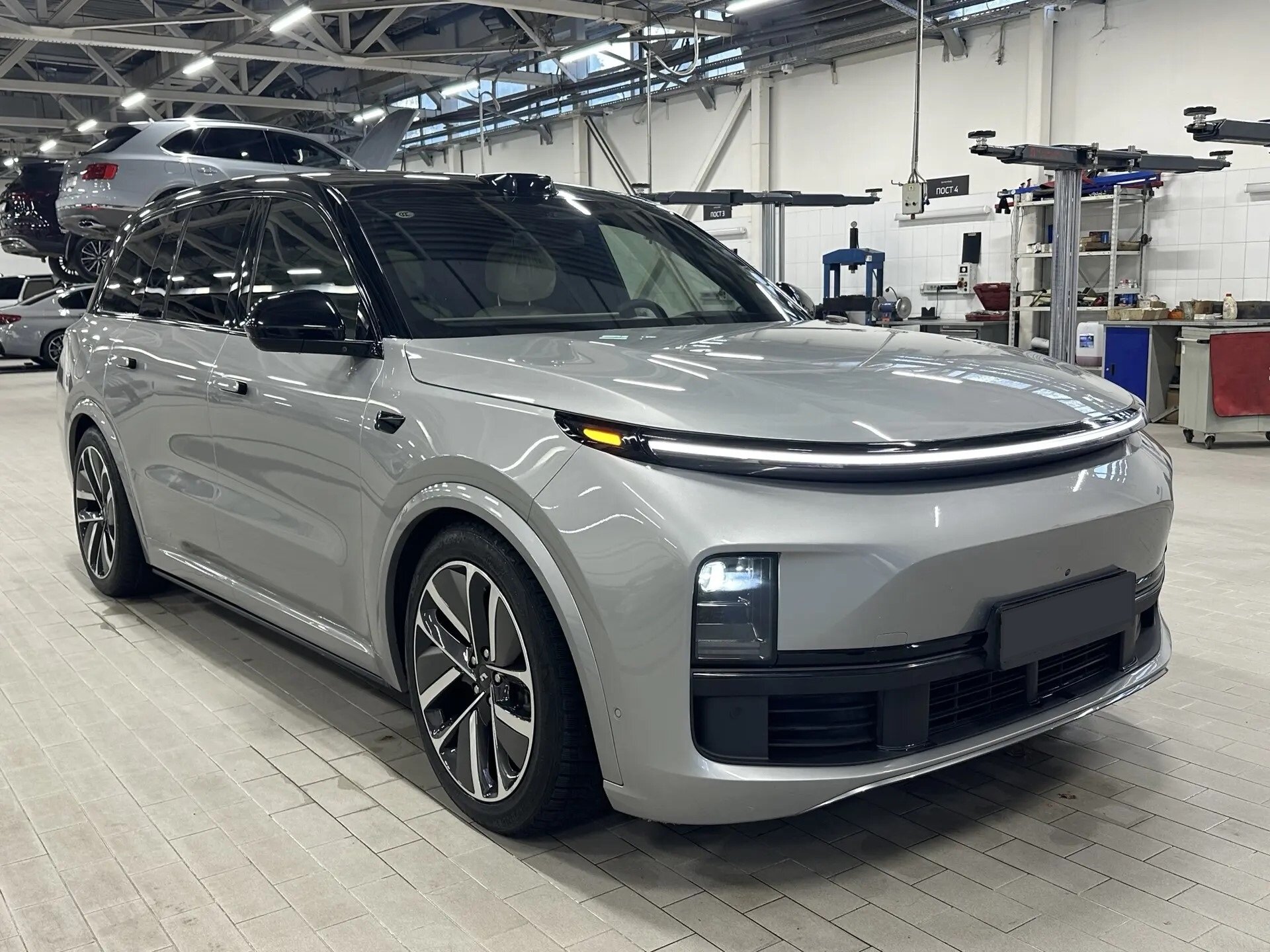 Автомобиль LiXiang L9 44.5 kWh 1.5hyb AT (449 л.с.) 4WD - 3