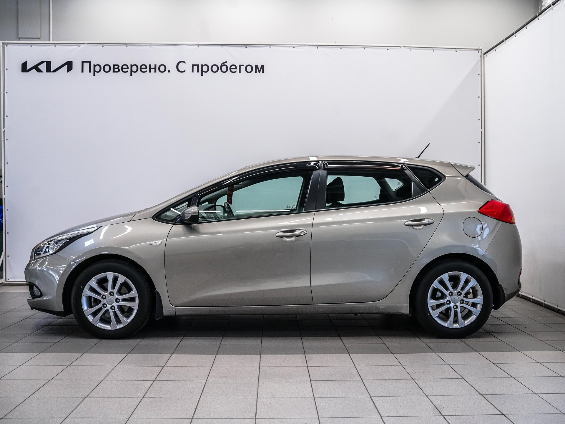 Kia Ceed 2013 8