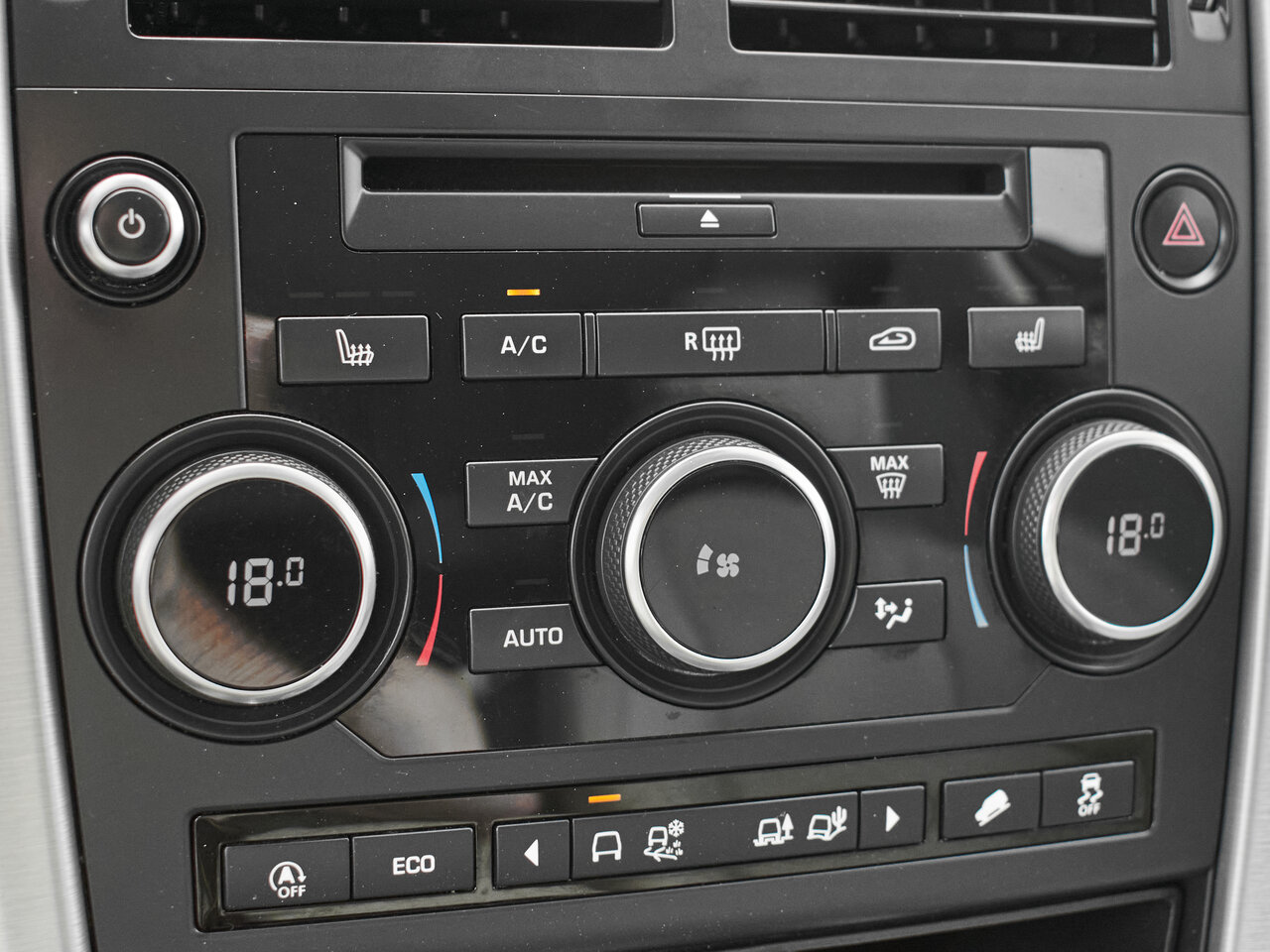 Купить Land Rover Discovery Sport 2.0d AT (180 л.с.) 4WD, 2017 в Екатеренбурге