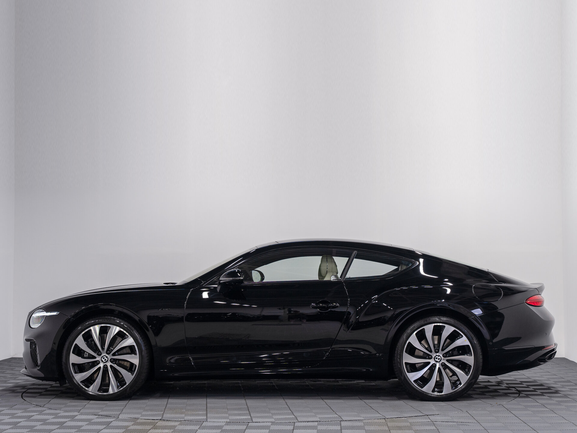 Автомобиль Bentley Continental GT 4.0hyb AMT (680 л.с.) 4WD - 12