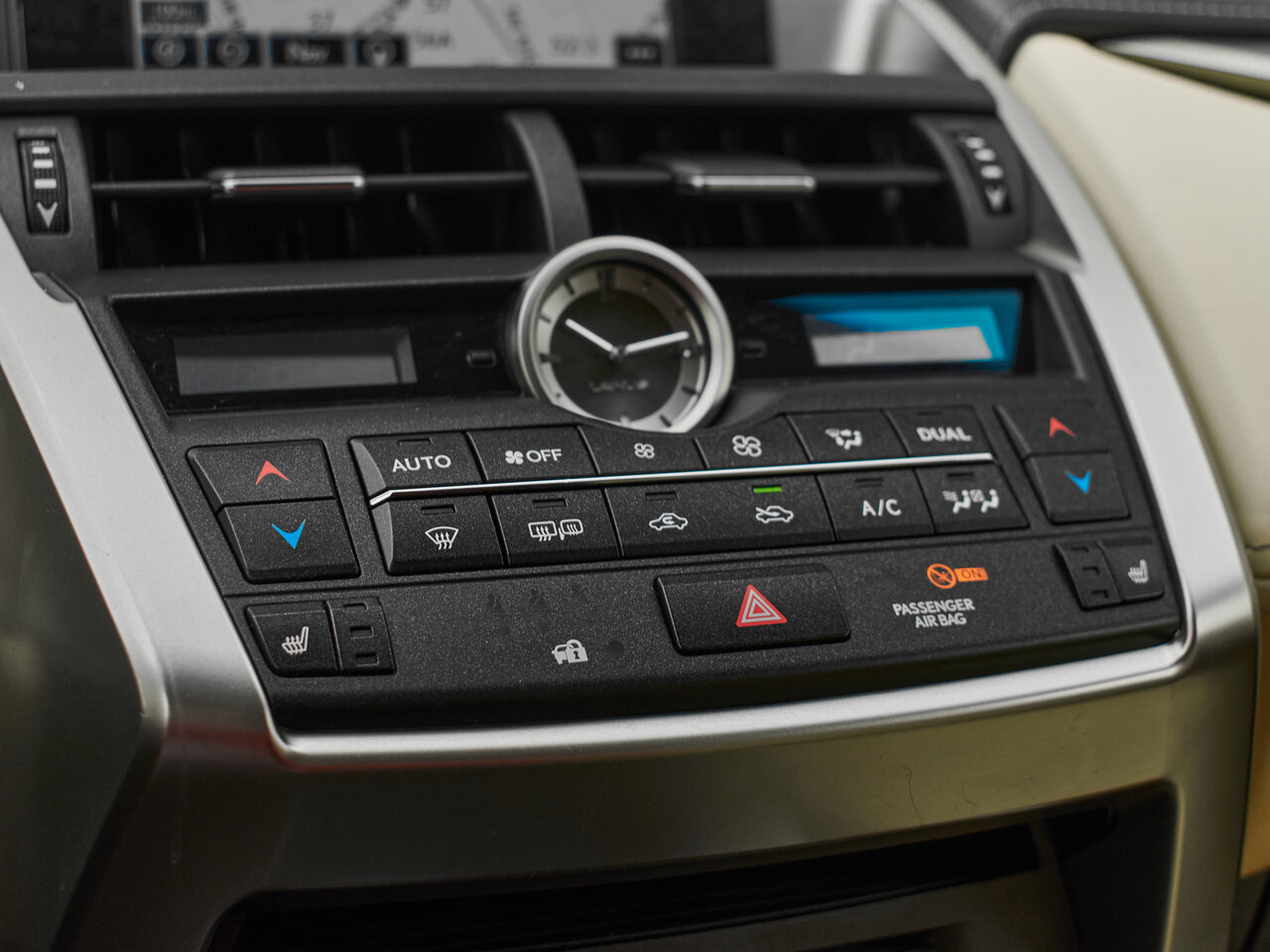 Купить Lexus NX 200 2.0 CVT (150 л.с.) 4WD, 2015 в Екатеренбурге