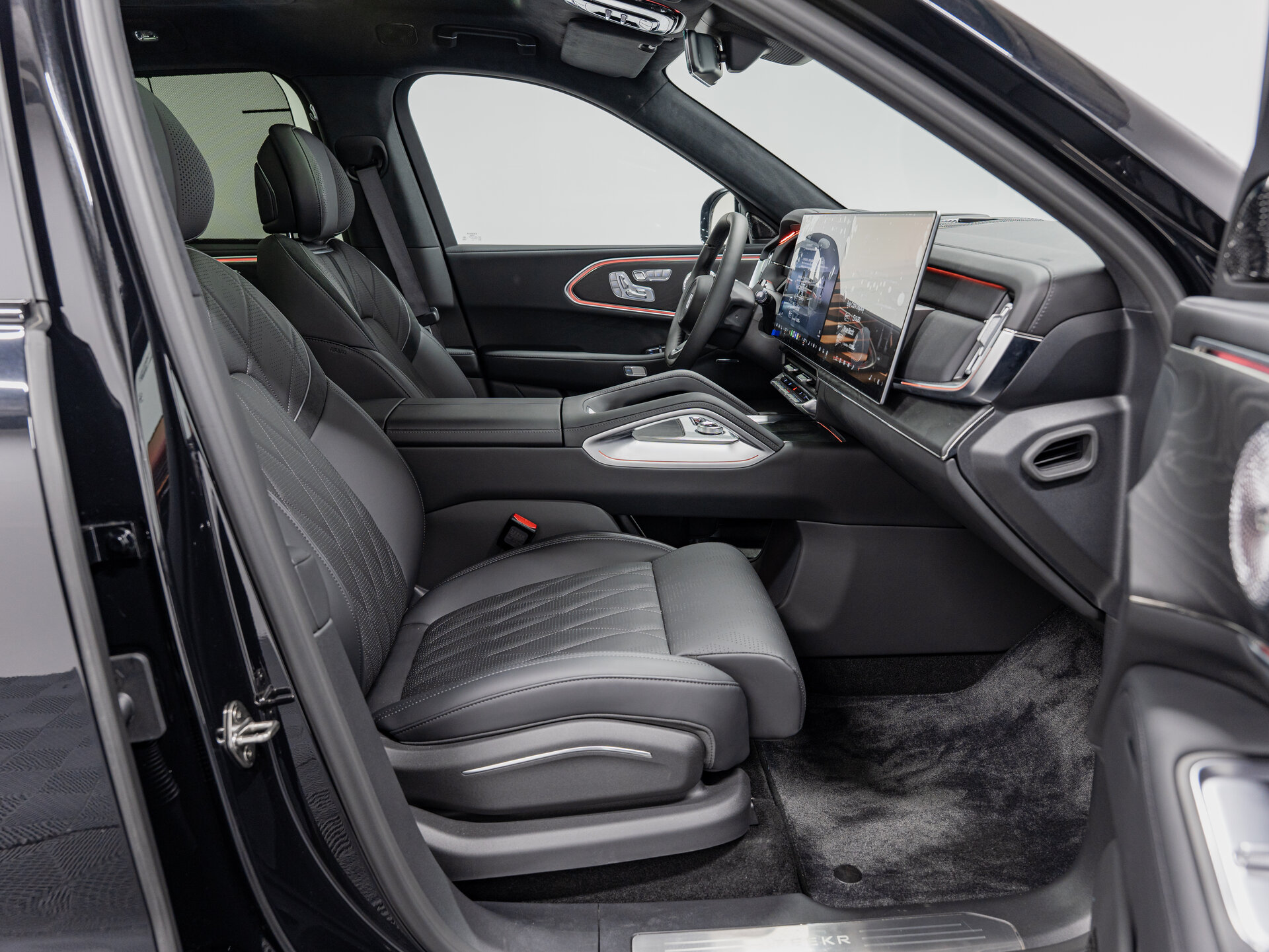 Автомобиль Zeekr 8X 70 kWh 2.0hyb AT (898 л.с.) 4WD - 13