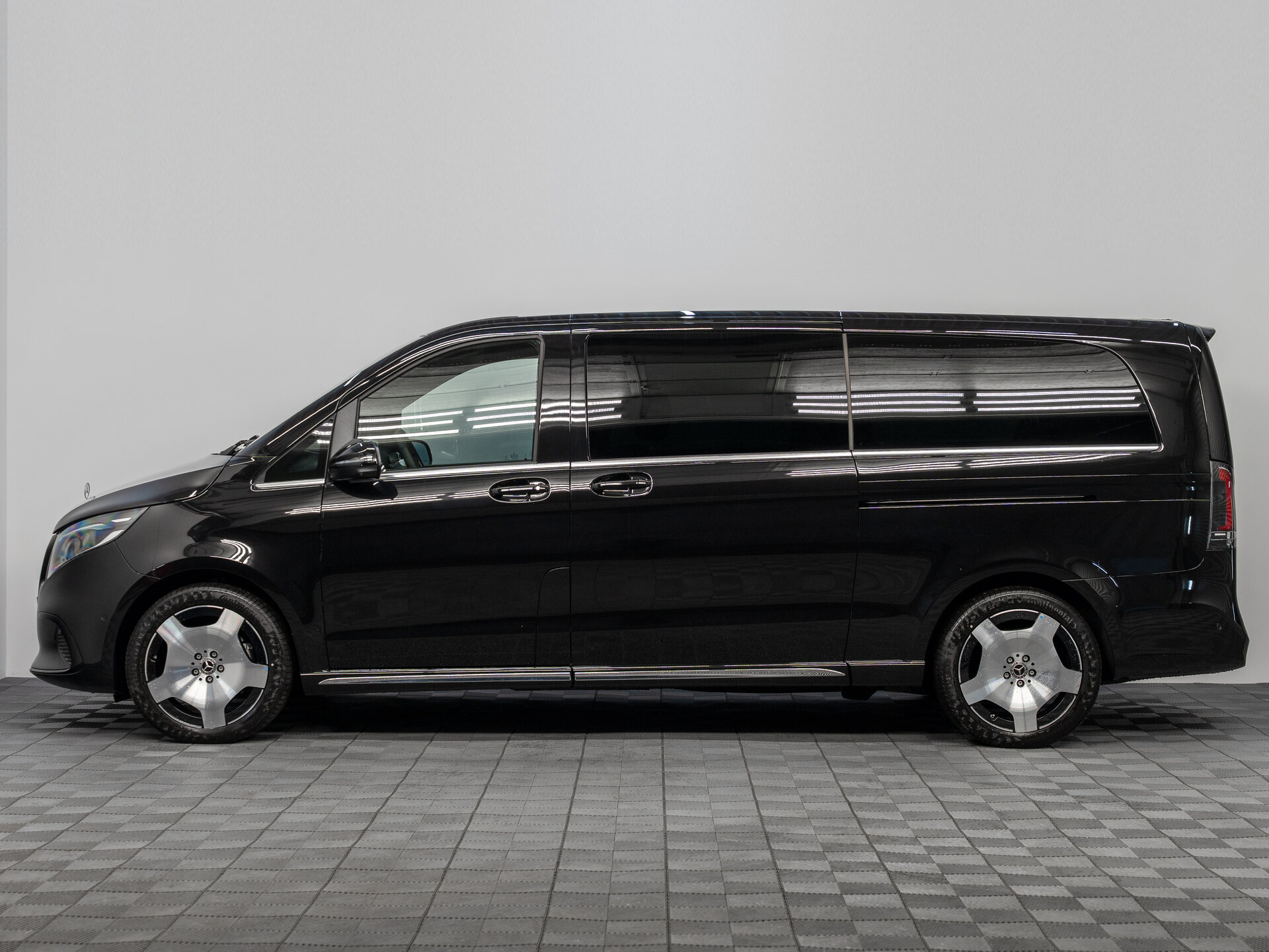 Автомобиль Mercedes-Benz V-Класс 300 d экстра длинный 2.0d AT (237 л.с.) 4WD - 6