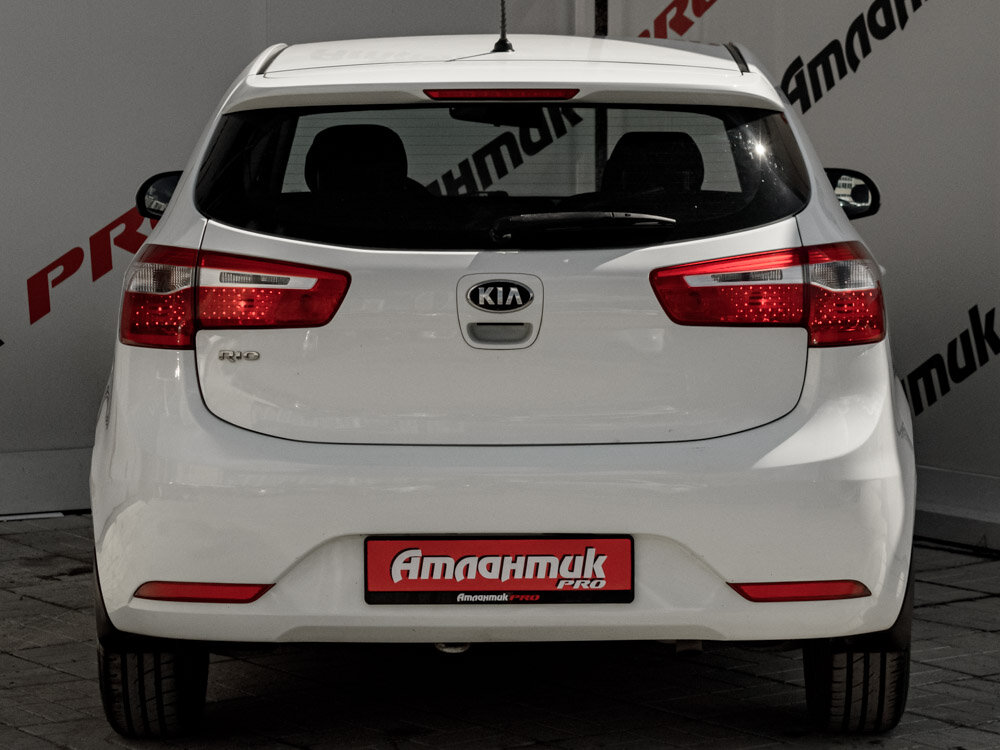 Купить Kia Rio 5-speed 1.6 MT (123 л.с.), 2014 в Екатеренбурге