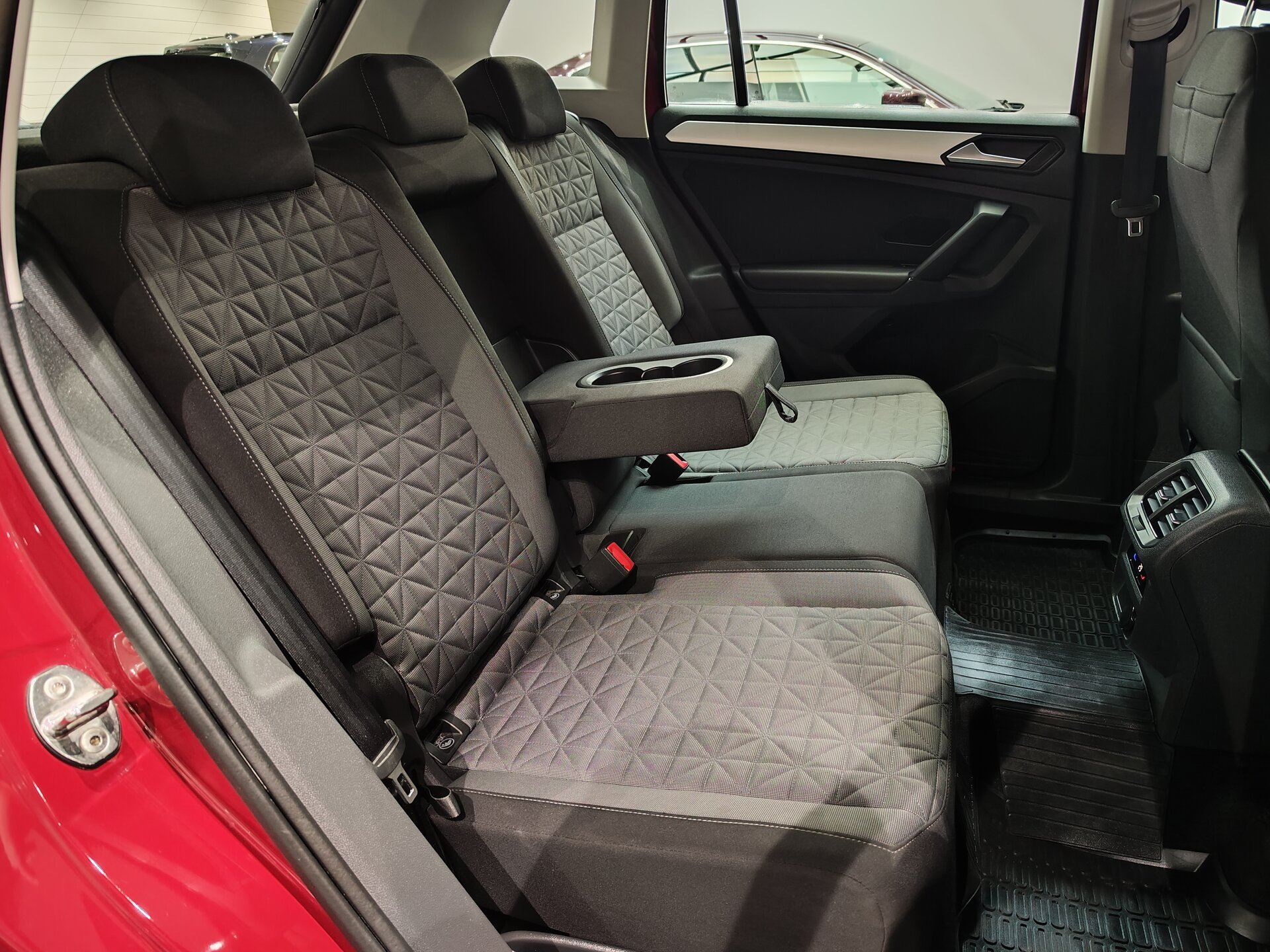 Автомобиль Volkswagen Tiguan 1.4 AMT (150 л.с.) - 10