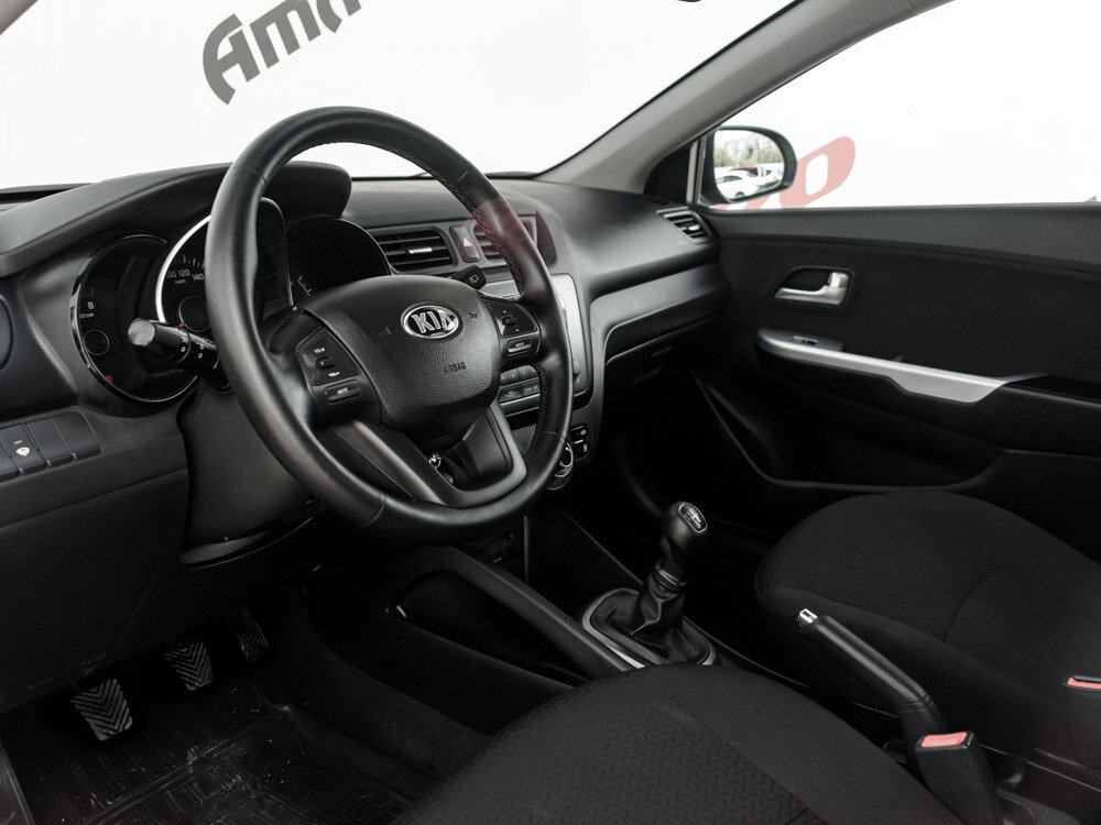Купить Kia Rio 5-speed 1.6 MT (123 л.с.), 2014 в Екатеренбурге