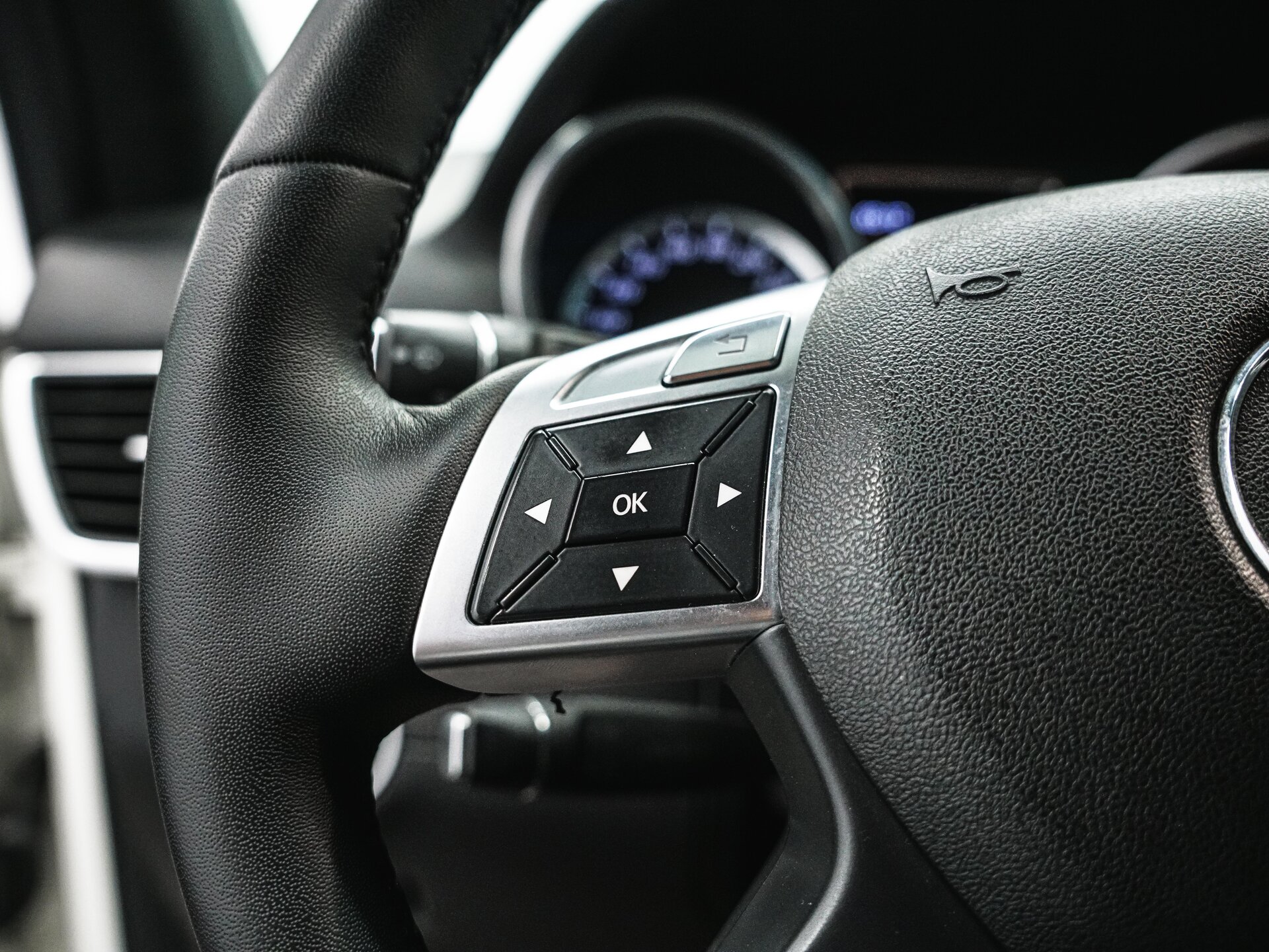 Mercedes-Benz M-Класс 2012 18