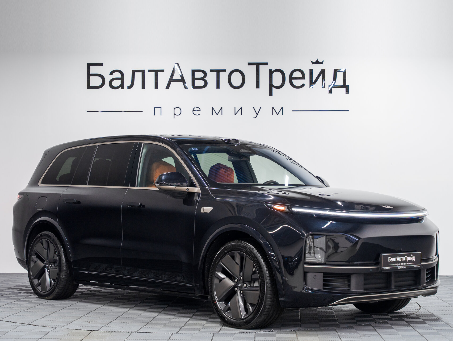 Автомобиль LiXiang L9 52.3 kWh 1.5hyb AT (449 л.с.) 4WD - 5
