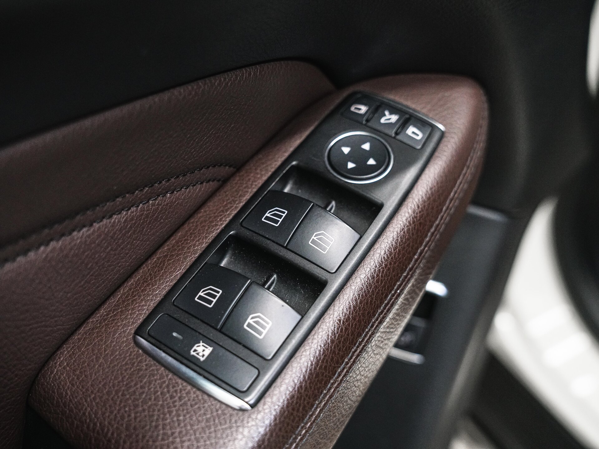 Mercedes-Benz M-Класс 2012 10