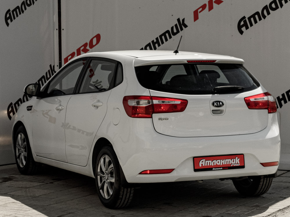 Купить Kia Rio 5-speed 1.6 MT (123 л.с.), 2014 в Екатеренбурге