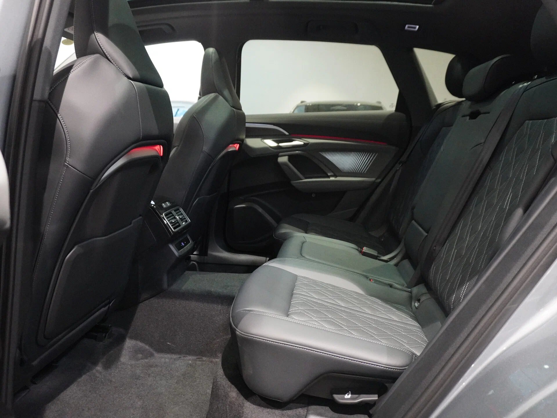 Автомобиль Audi Q5 L 2.0 AMT (204 л.с.) 4WD - 10