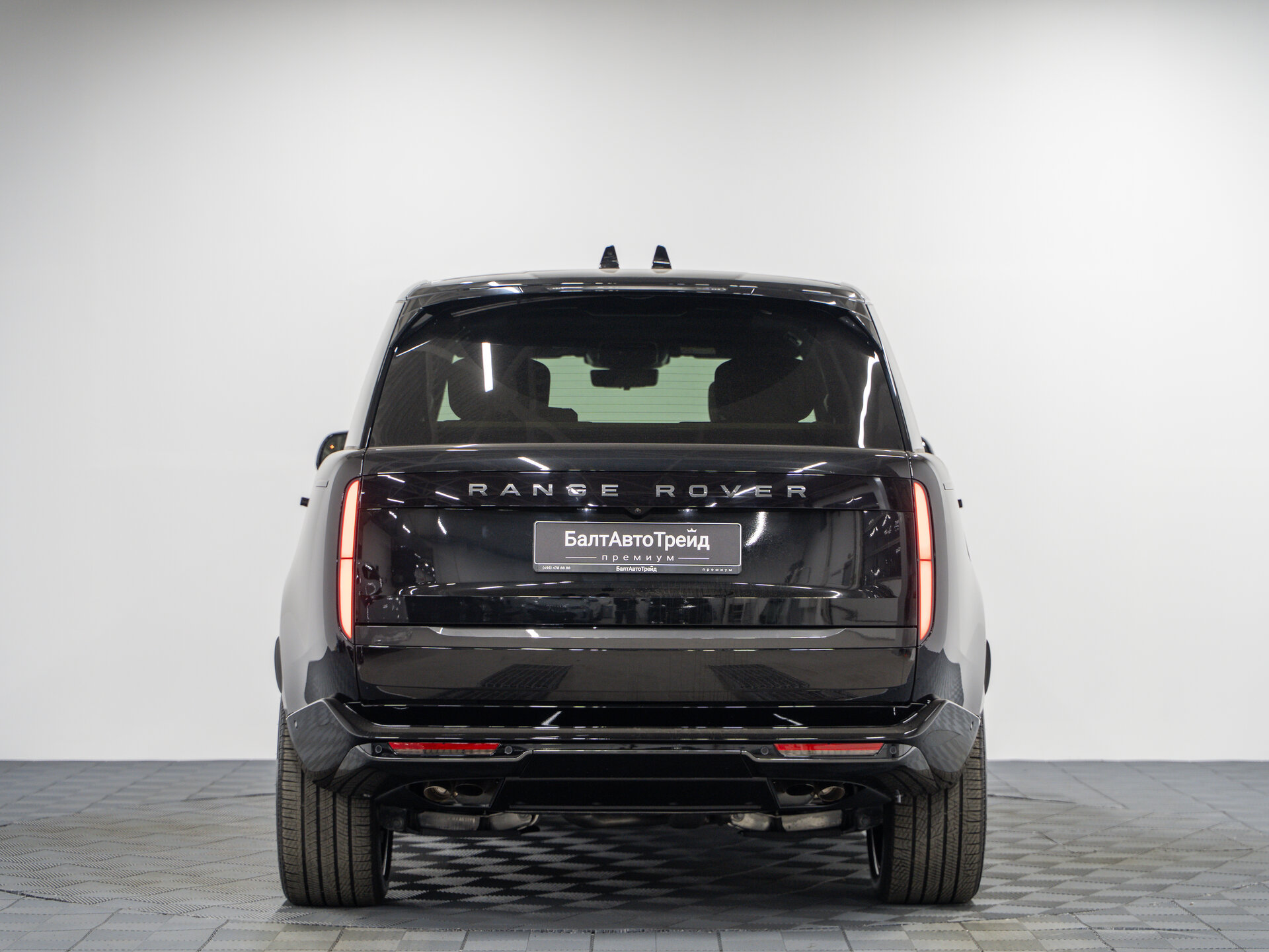Автомобиль Land Rover Range Rover P530 MHEV Long 4.4 AT (530 л.с.) 4WD - 7