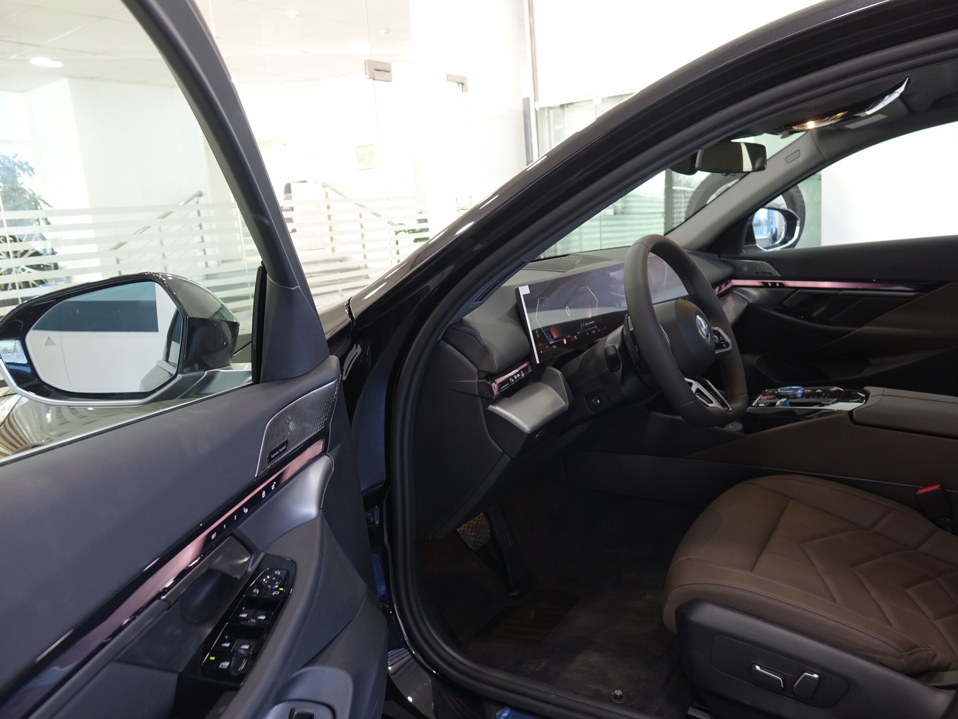 Автомобиль BMW 5 серии 530Li xDrive 2.0 AT (258 л.с.) 4WD - 12