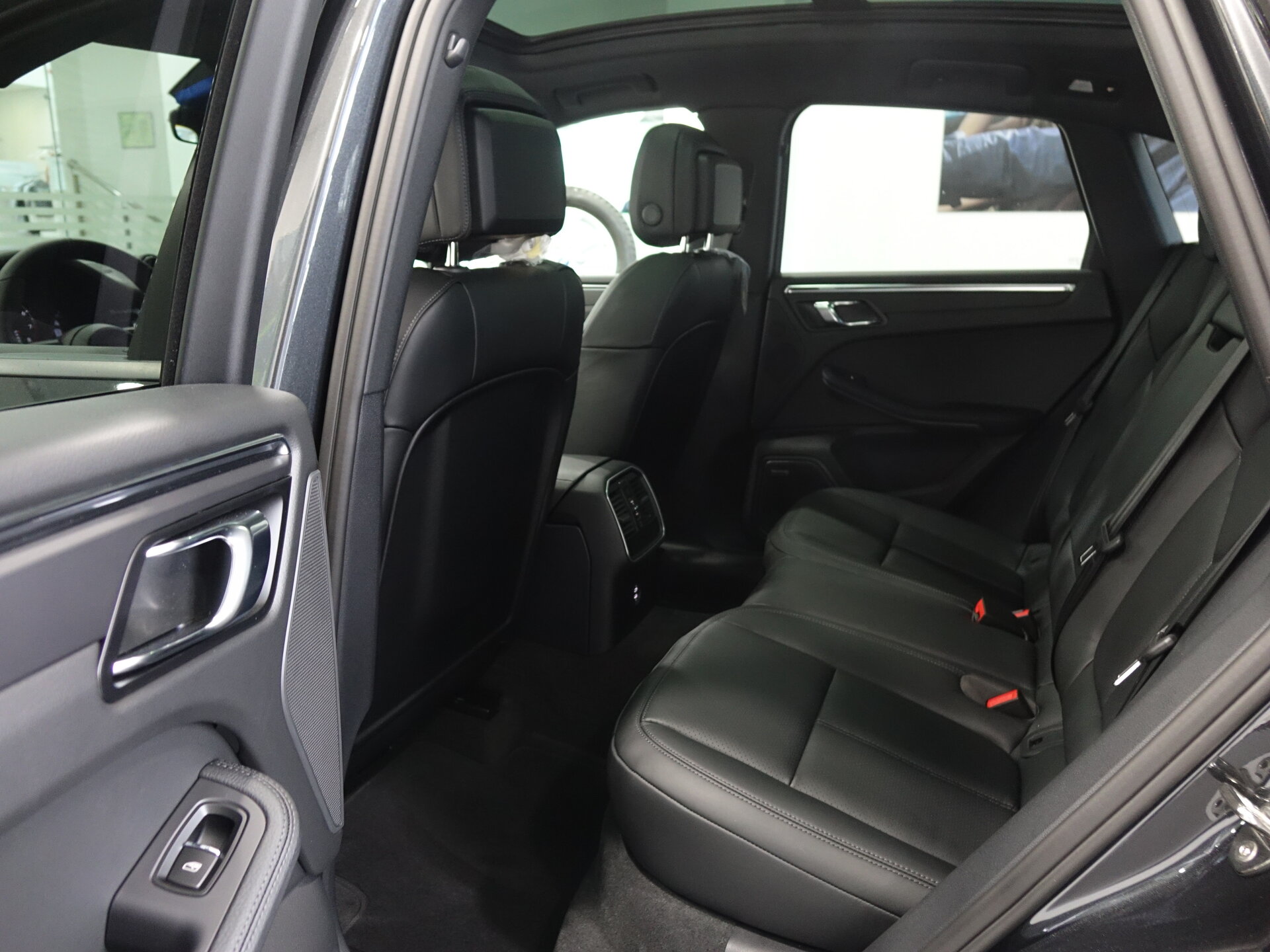Автомобиль Porsche Macan 2.0 AMT (265 л.с.) 4WD - 17