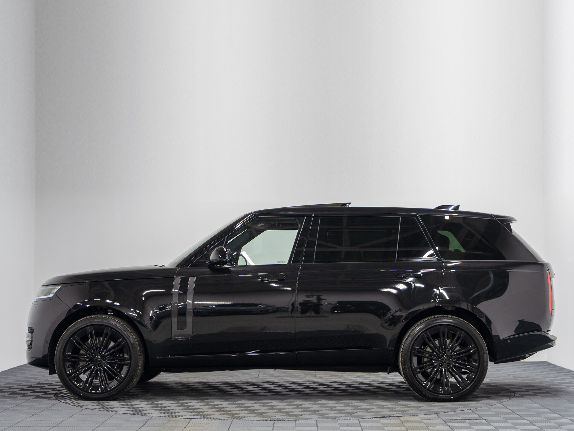 Автомобиль Land Rover Range Rover P530 MHEV Long 4.4 AT (530 л.с.) 4WD - 14