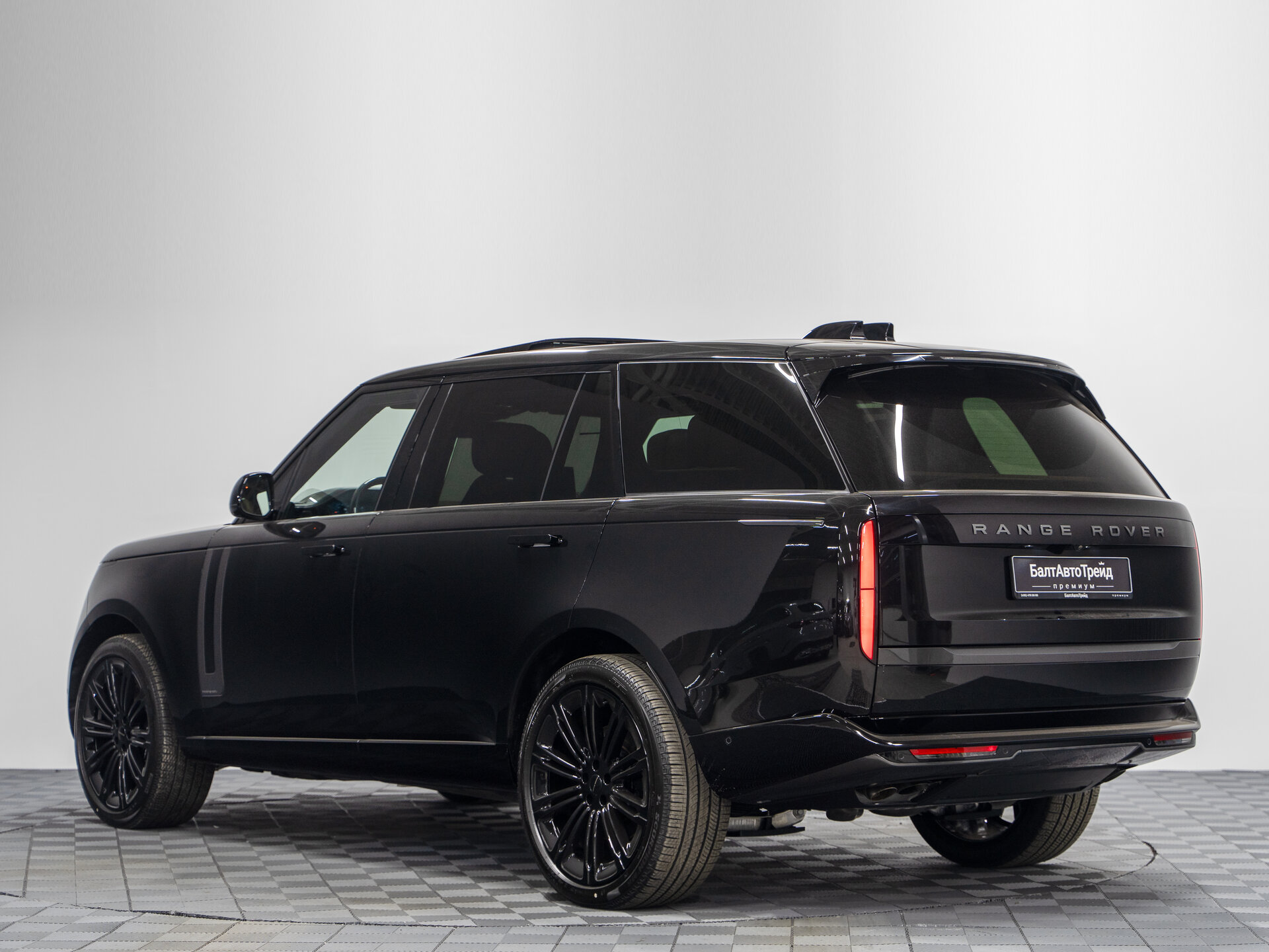 Автомобиль Land Rover Range Rover P530 MHEV Long 4.4 AT (530 л.с.) 4WD - 12