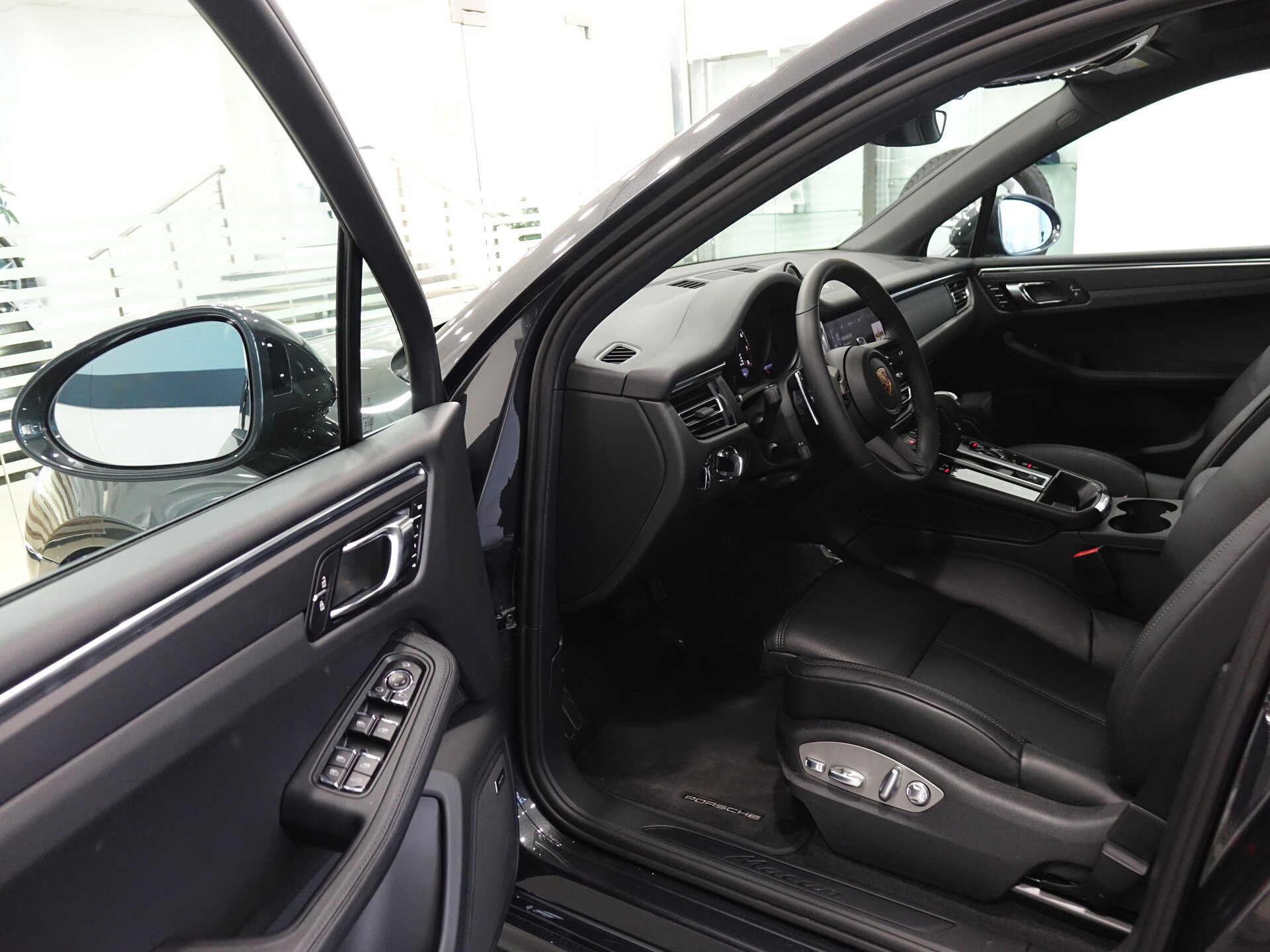Автомобиль Porsche Macan 2.0 AMT (265 л.с.) 4WD - 7