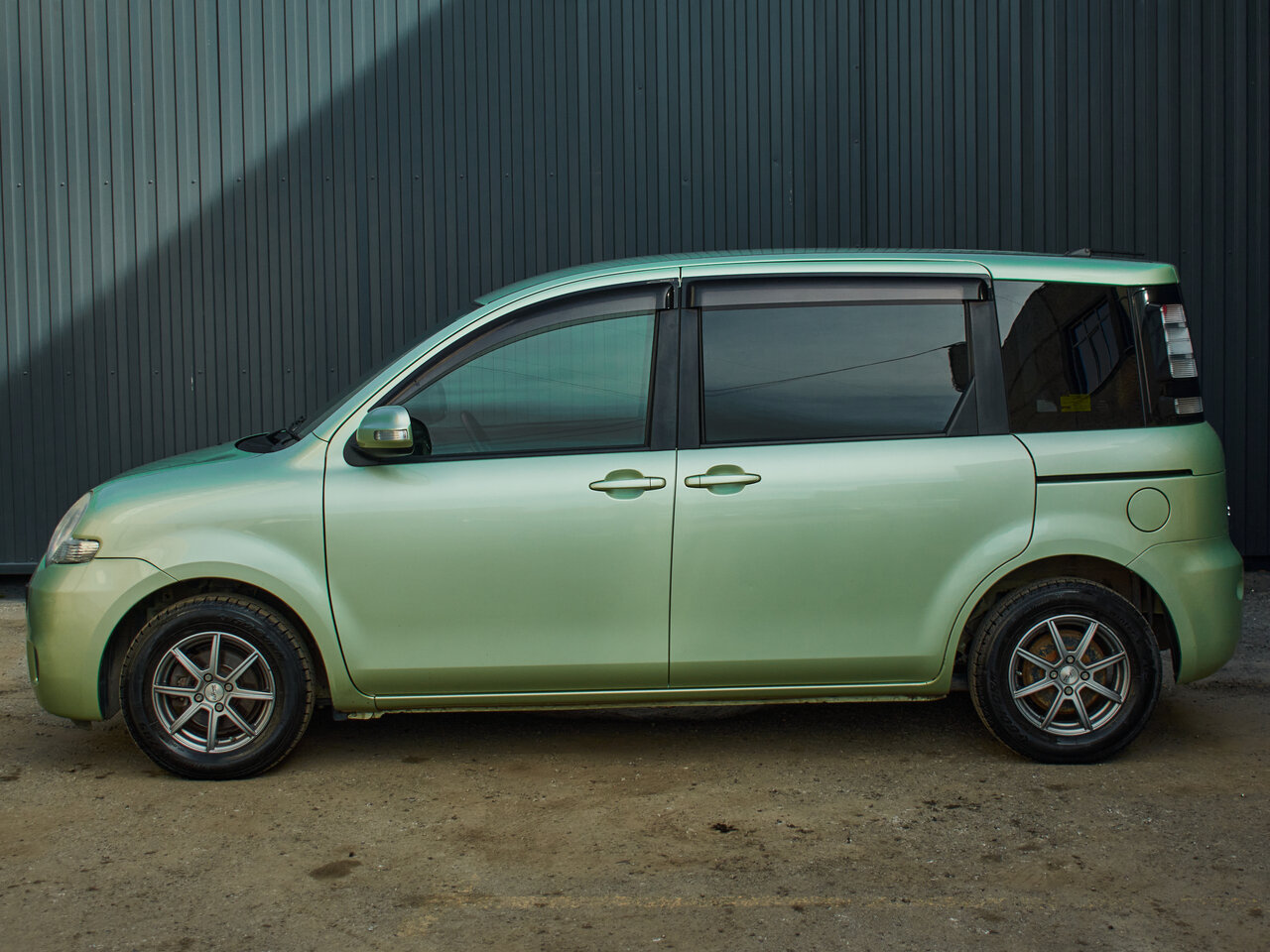 Купить Toyota Sienta 1.5 CVT (110 л.с.), 2012 в Екатеренбурге