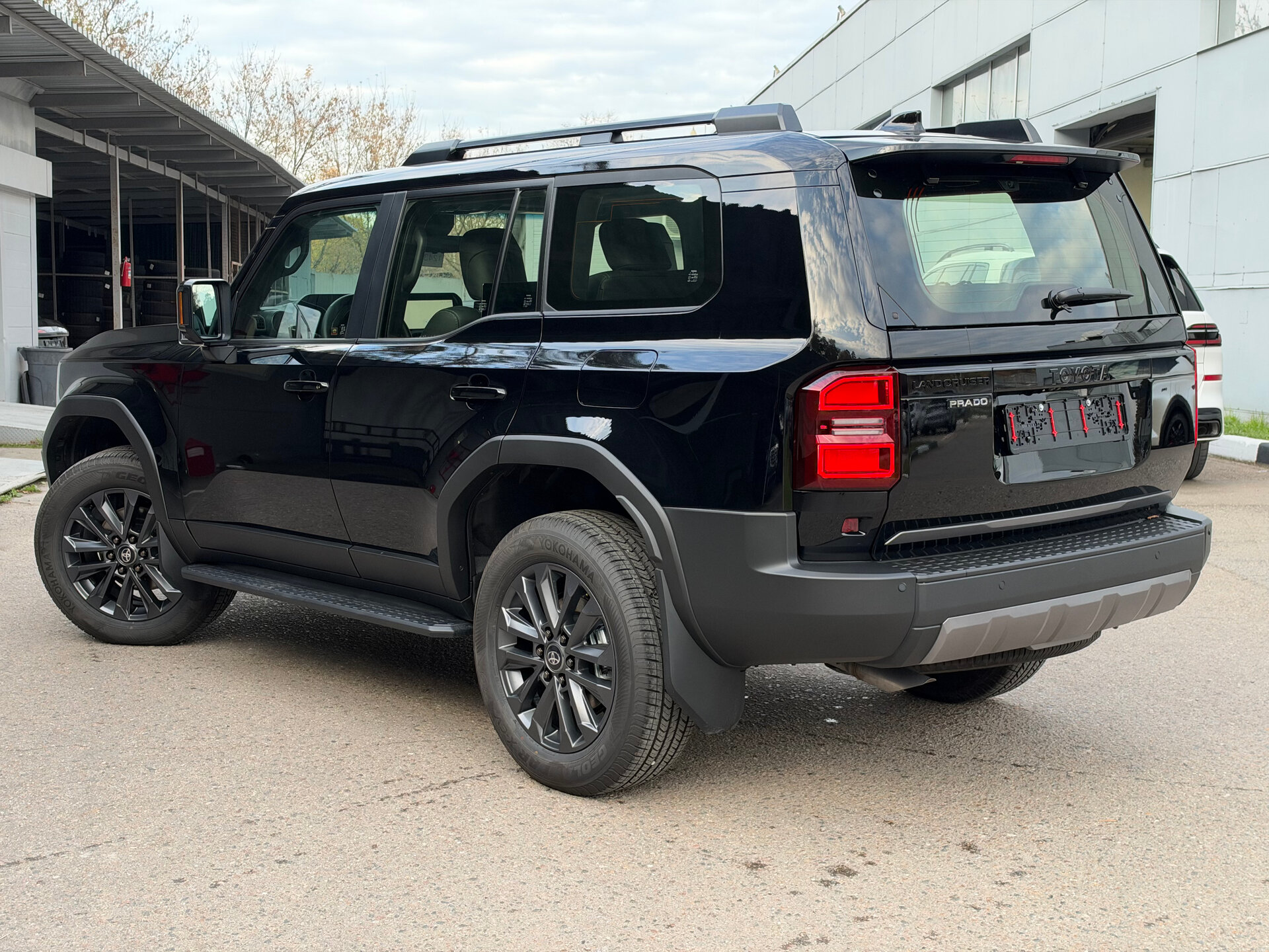 Автомобиль Toyota Land Cruiser Prado 2.8d AT (204 л.с.) 4WD - 4