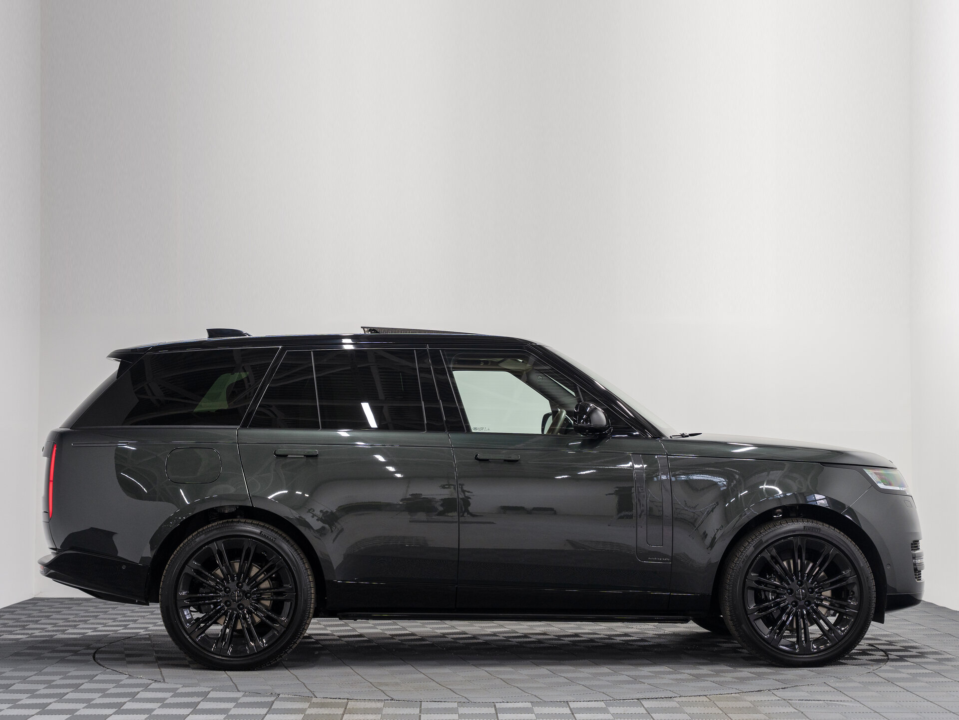 Автомобиль Land Rover Range Rover P400 MHEV 3.0 AT (400 л.с.) 4WD - 6