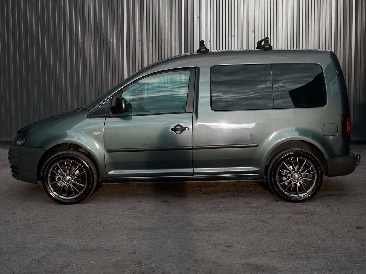 Купить Volkswagen Caddy 1.6 MT (102 л.с.), 2008 в Екатеренбурге