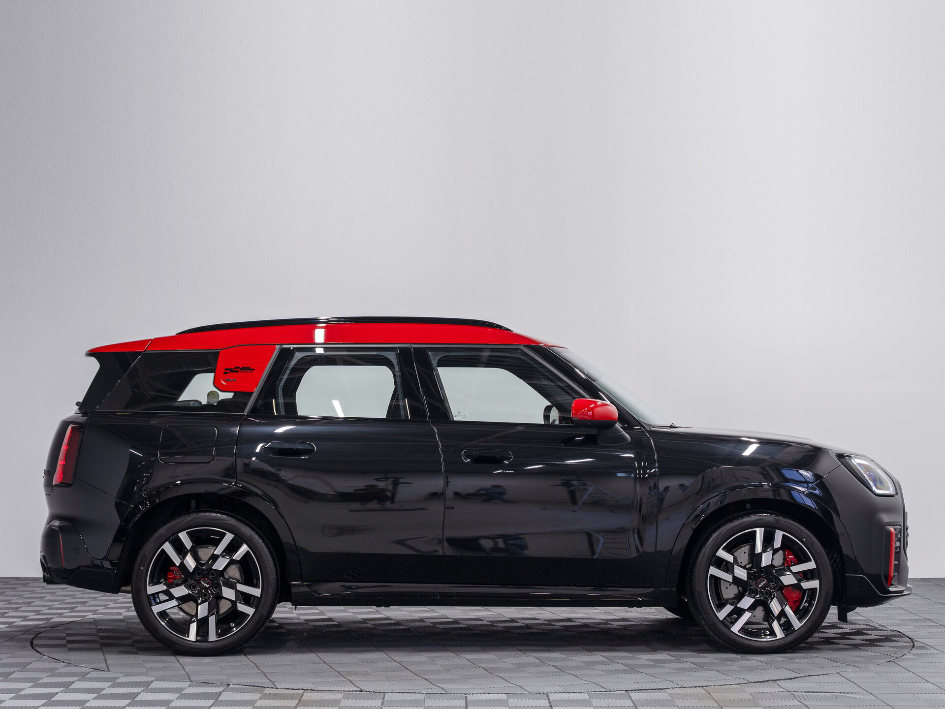 Автомобиль Mini Countryman John Cooper Works 2.0 AMT (300 л.с.) 4WD - 6
