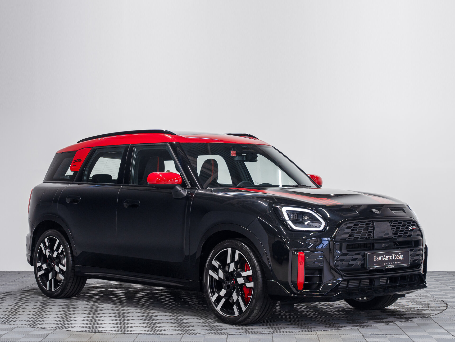 Автомобиль Mini Countryman John Cooper Works 2.0 AMT (300 л.с.) 4WD - 5