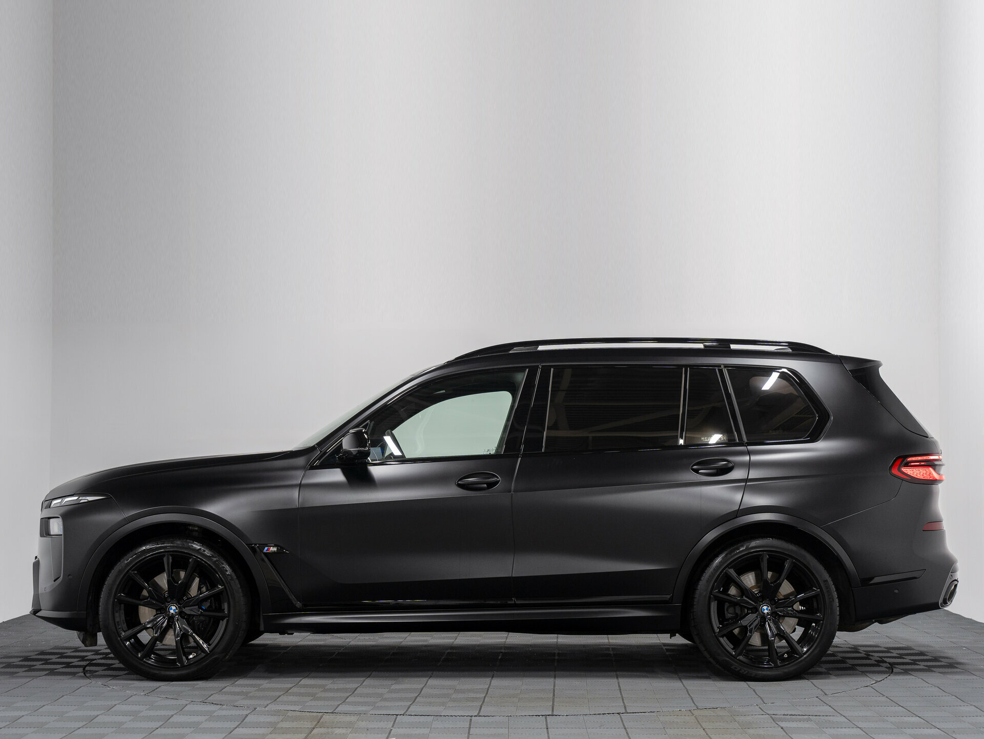 Автомобиль BMW X7 M60i 4.4 AT (530 л.с.) 4WD - 8
