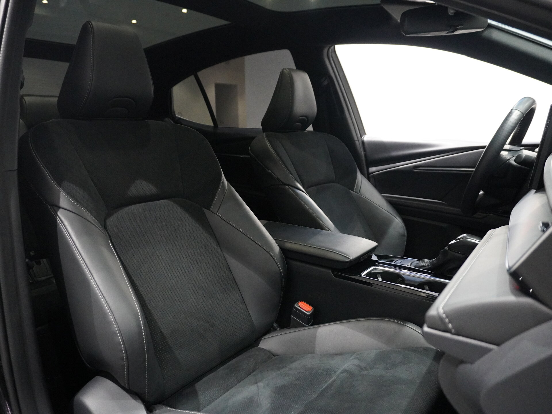 Автомобиль Toyota Camry 2.0hyb CVT (231 л.с.) - 12