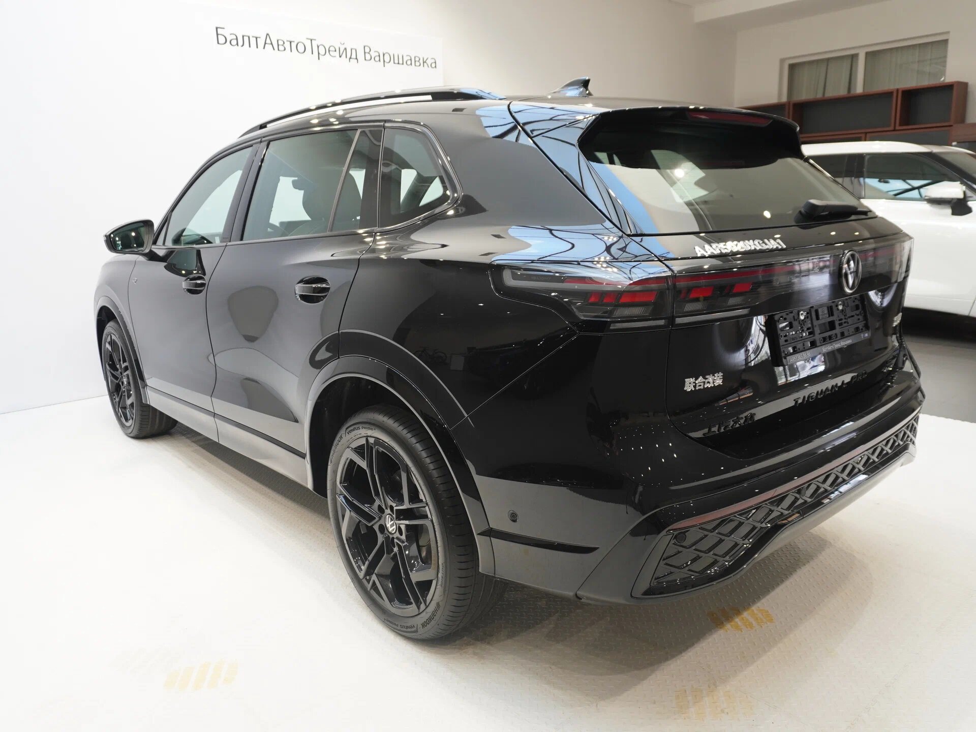 Автомобиль Volkswagen Tiguan L Pro 2.0 AMT (220 л.с.) 4WD - 10