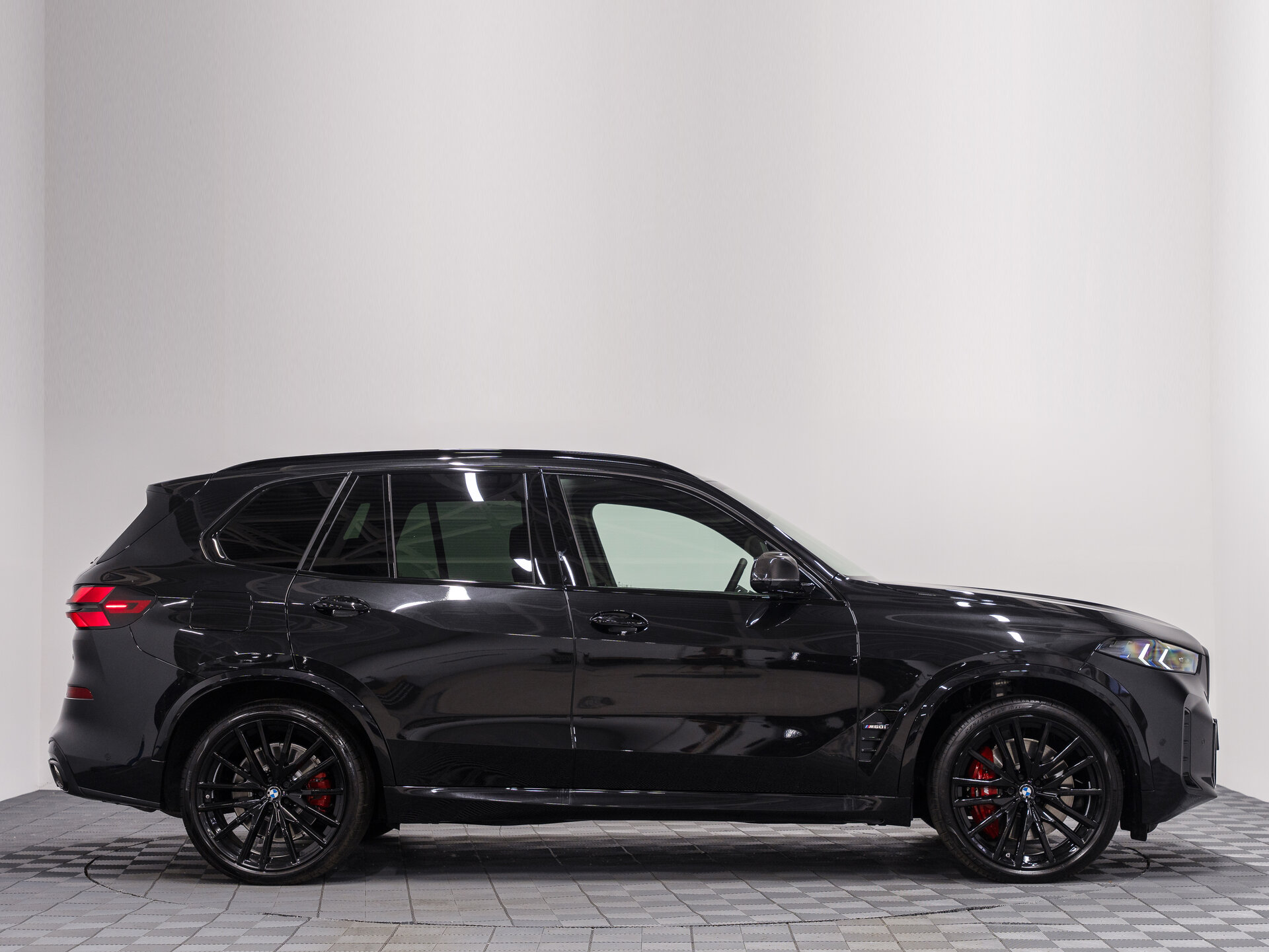 Автомобиль BMW X5 M60i 4.4 AT (530 л.с.) 4WD - 6