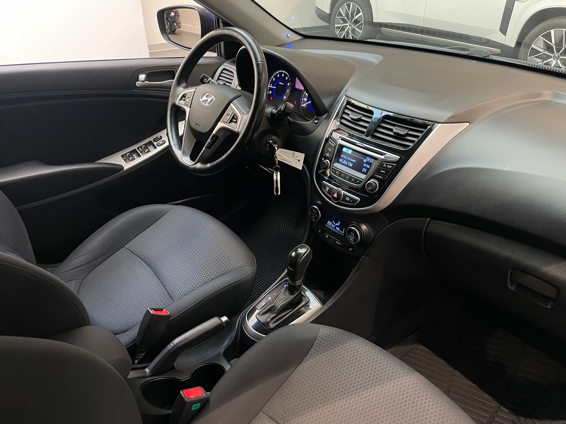 Автомобиль Hyundai Solaris 1.6 AT (123 л.с.) - 11