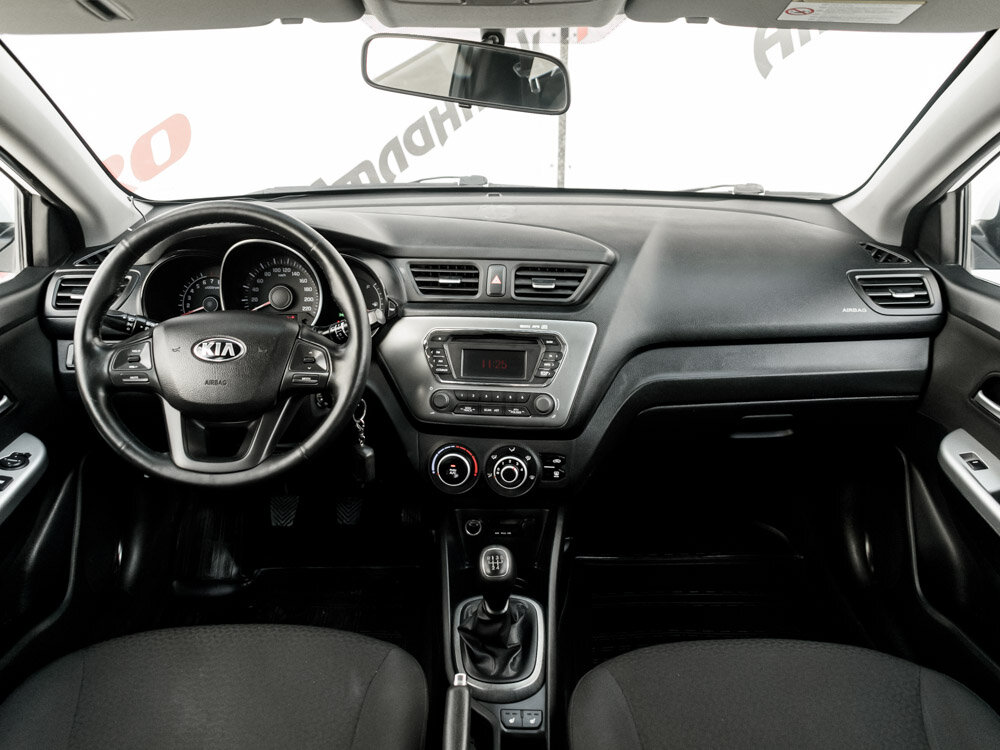 Купить Kia Rio 5-speed 1.6 MT (123 л.с.), 2014 в Екатеренбурге
