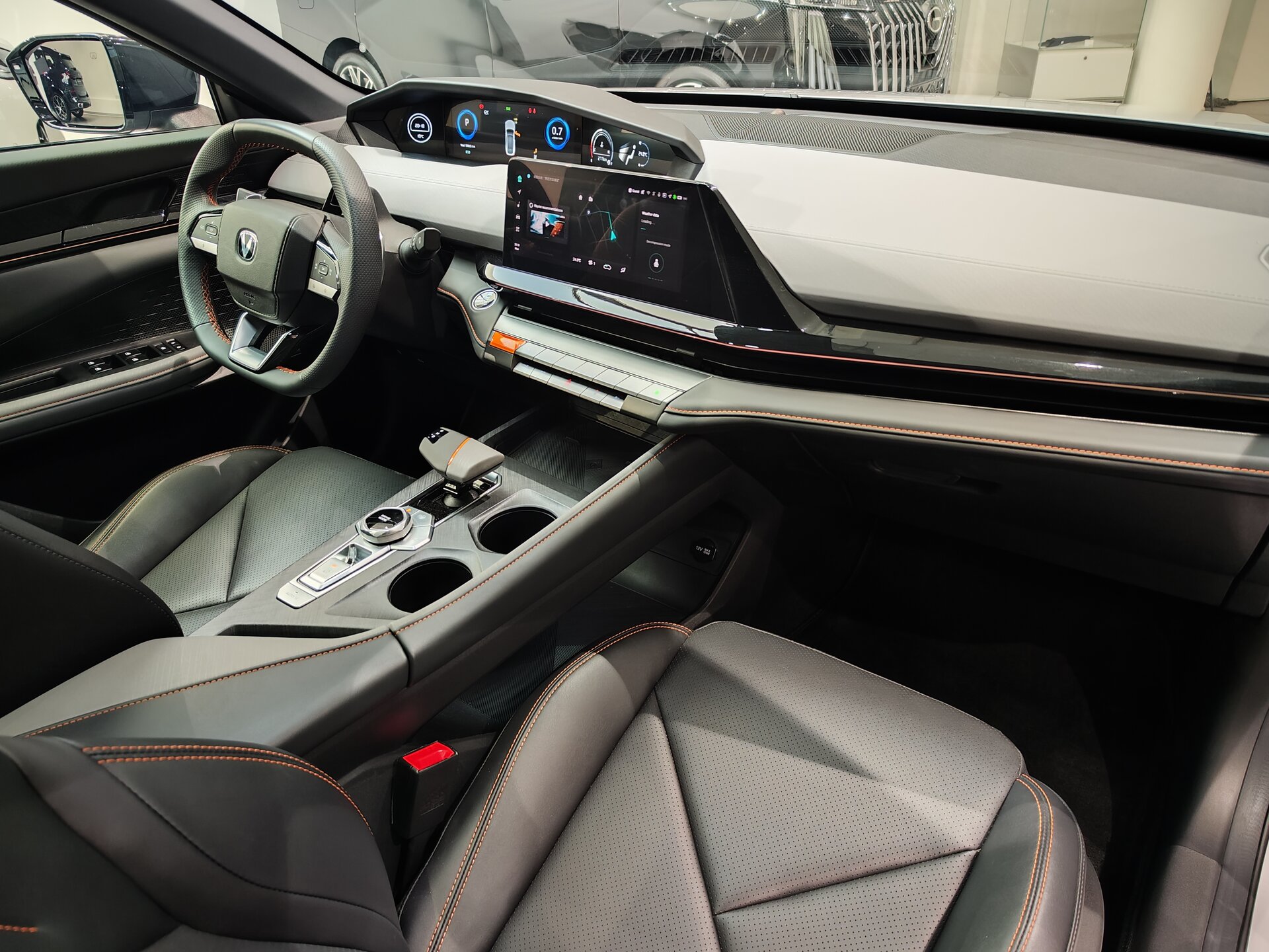 Автомобиль Changan UNI-V 1.5 AMT (181 л.с.) - 15