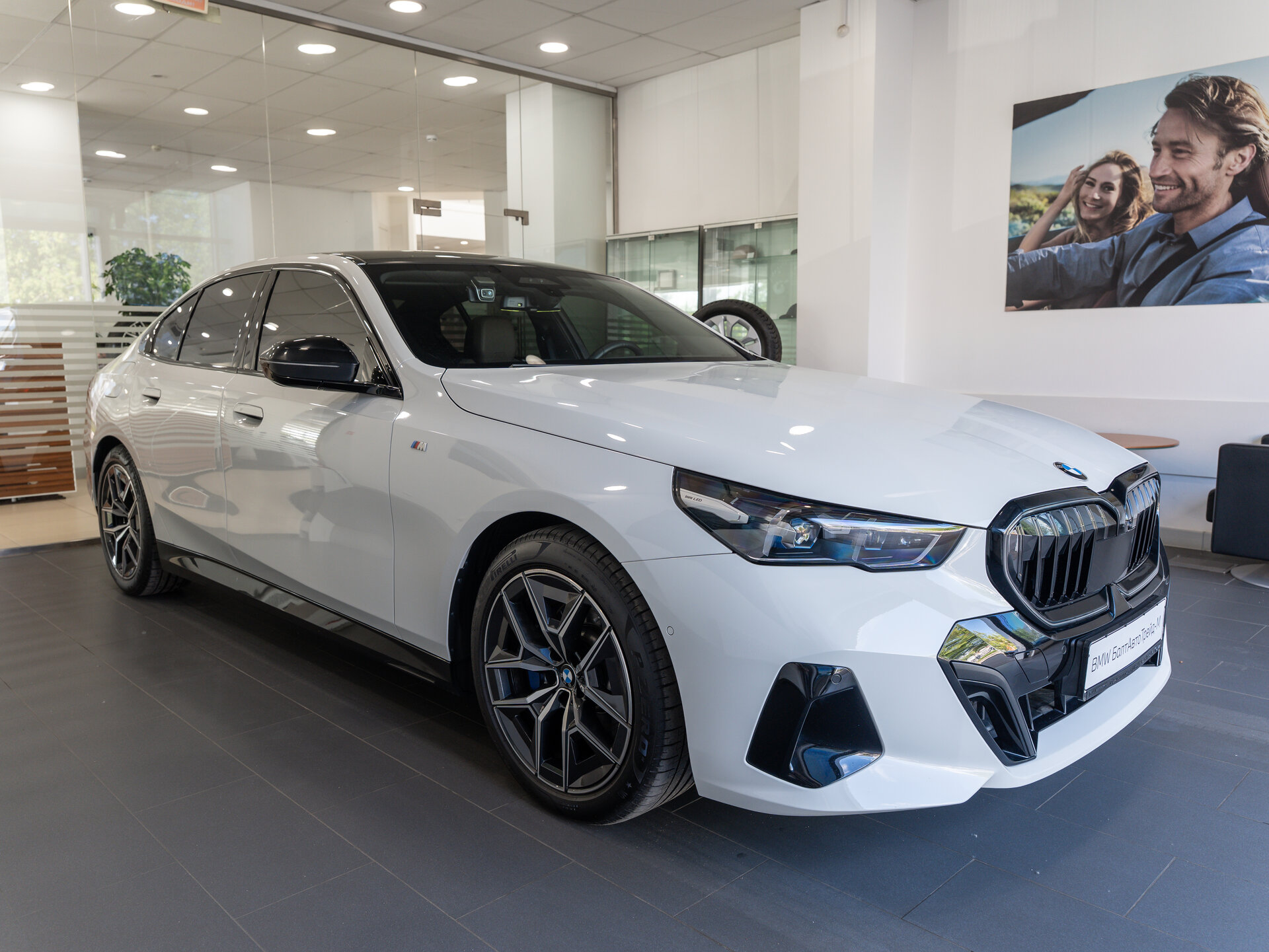 Автомобиль BMW 5 серии 523d xDrive 2.0d AT (197 л.с.) 4WD - 3