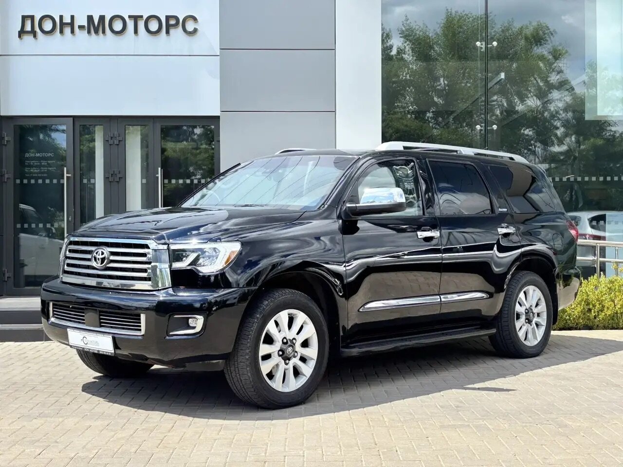 Toyota Sequoia 5.7 AT (381 л.с.) 4WD 2017